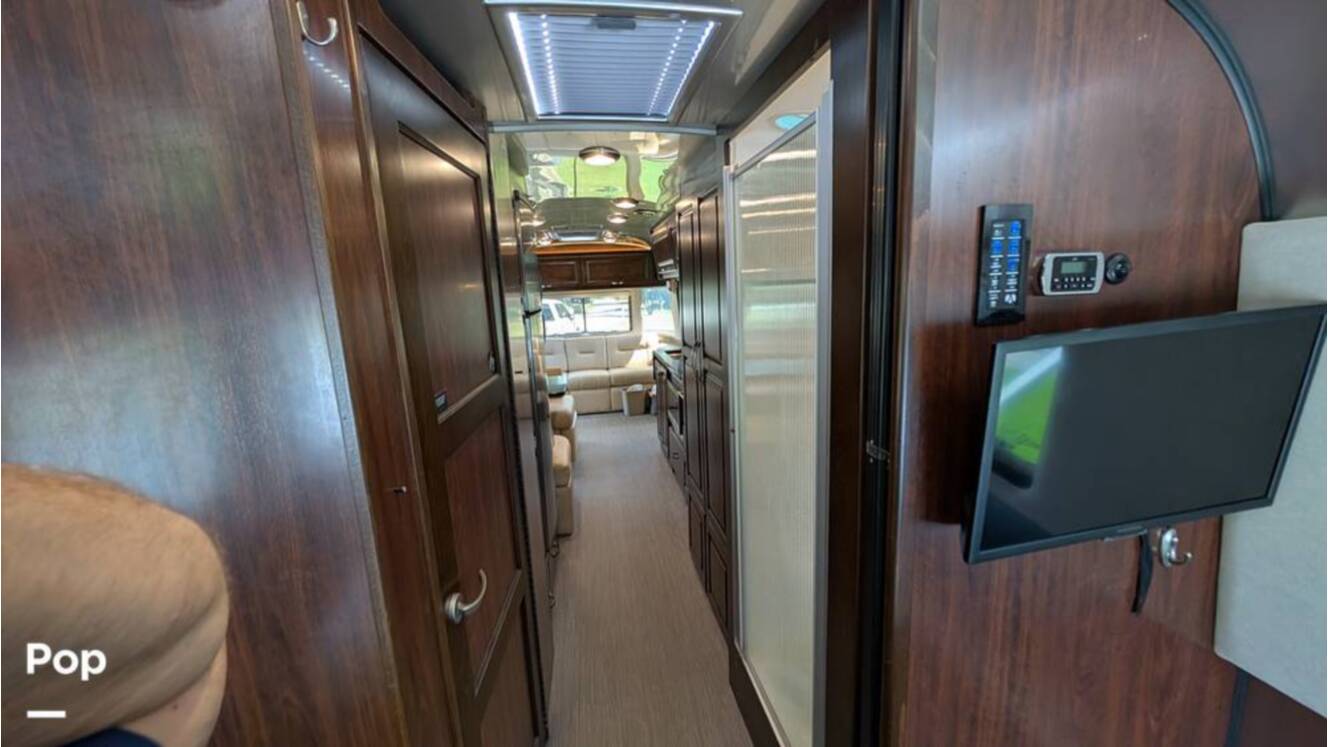 A photo of this 2018 Airstream Classic 30RB