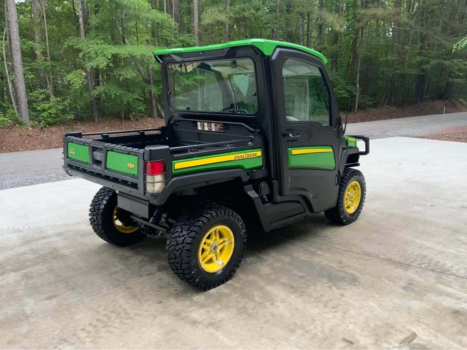 2018 JOHN DEERE XUV835R in Lebanon, MO