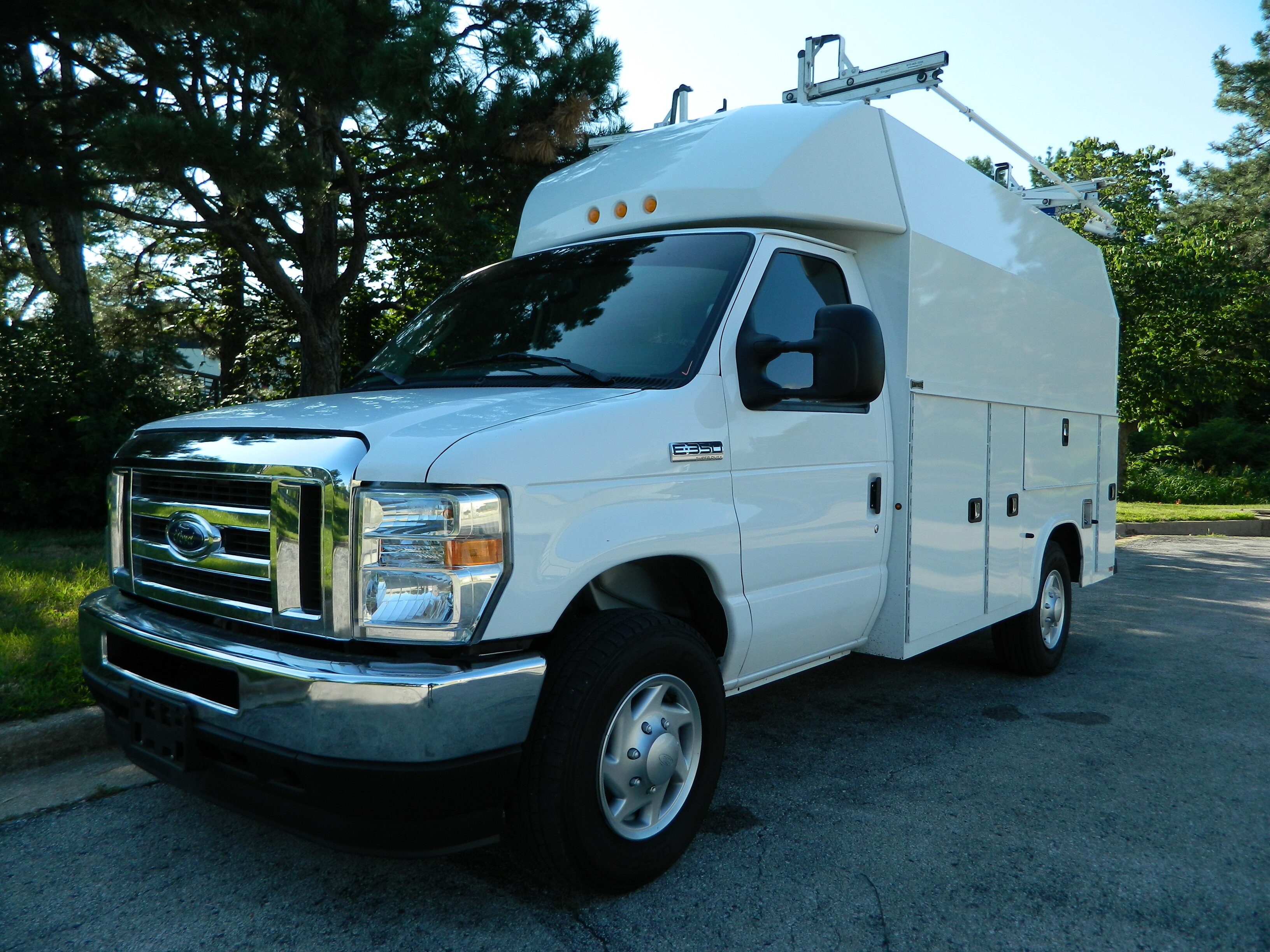 2023 FORD E350 in Shawnee, KS