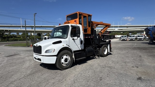 2016 FREIGHTLINER BUSINESS CLASS M2 106 in Tampa, FL