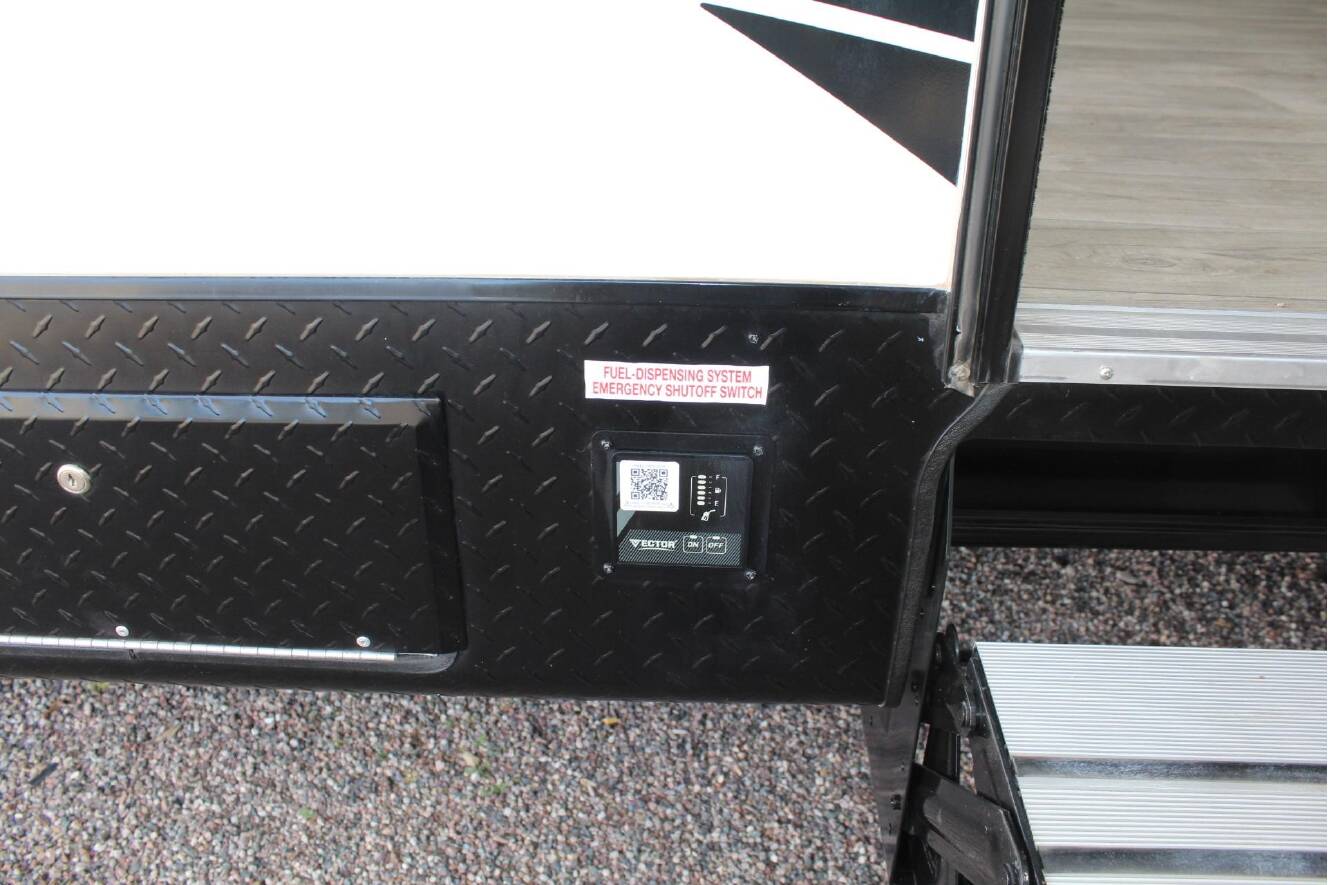 A photo of this 2024 Genesis Supreme GENESIS GCK405