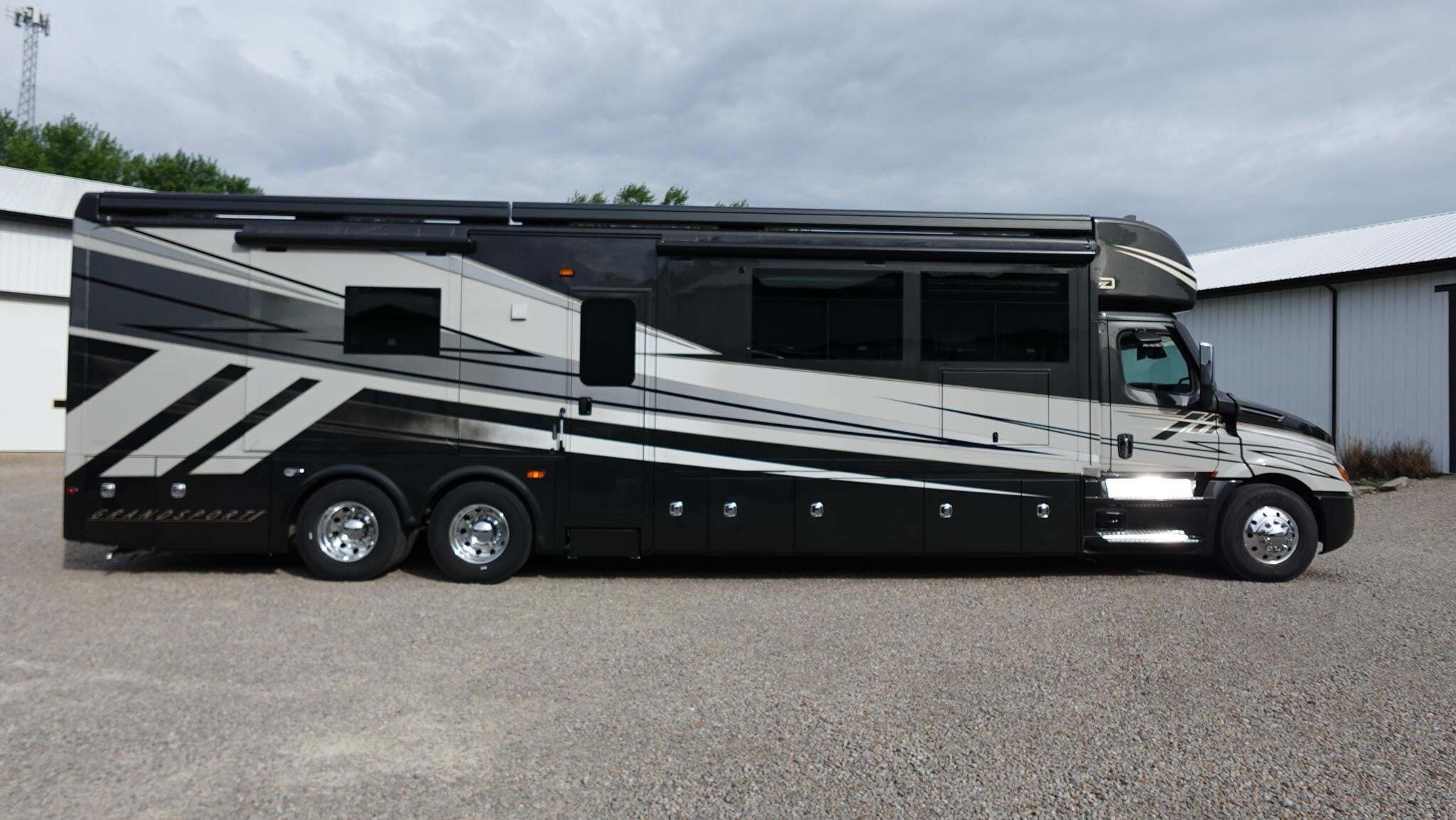 2027 Dynamax GRAND SPORT 45CB RV