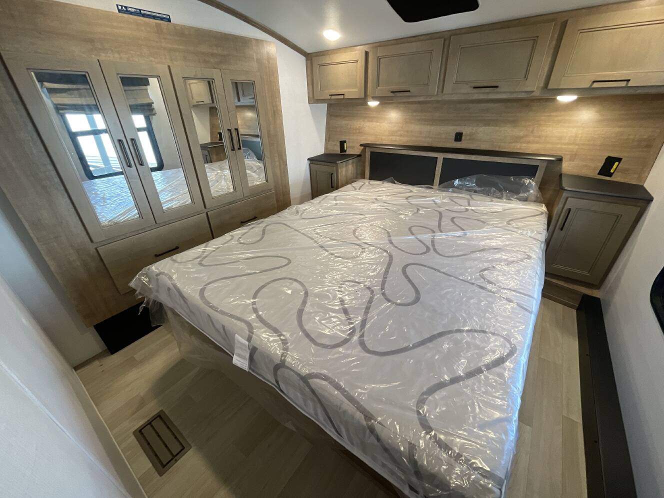A photo of this 2024 Keystone ARCADIA SUPER LITE 246SLRK