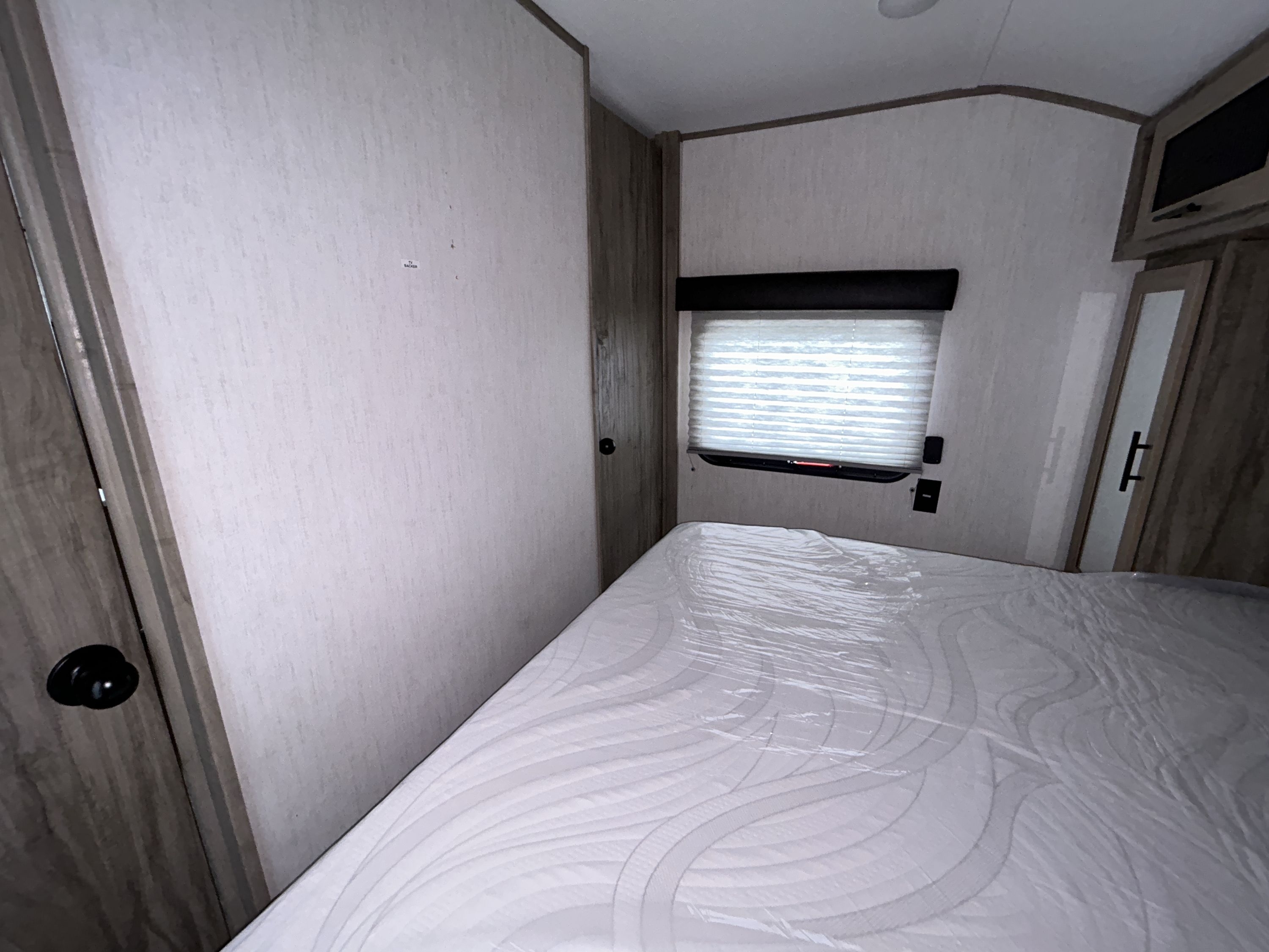 2022 Forest River ALPHA WOLF 26DBH-L in greenfield IN