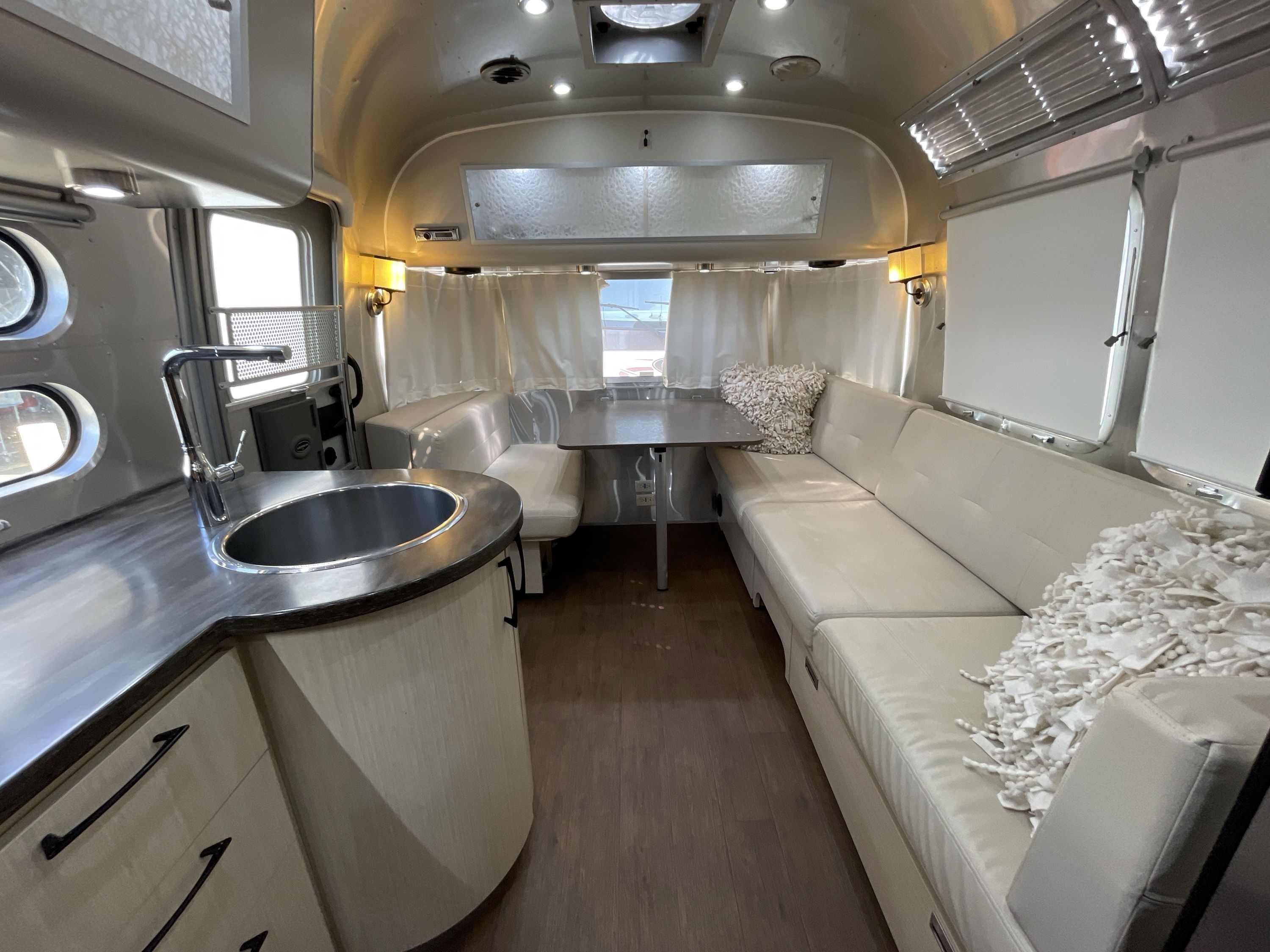 2017 Airstream INTERNATIONAL SERENITY 27FB in grain valley MO