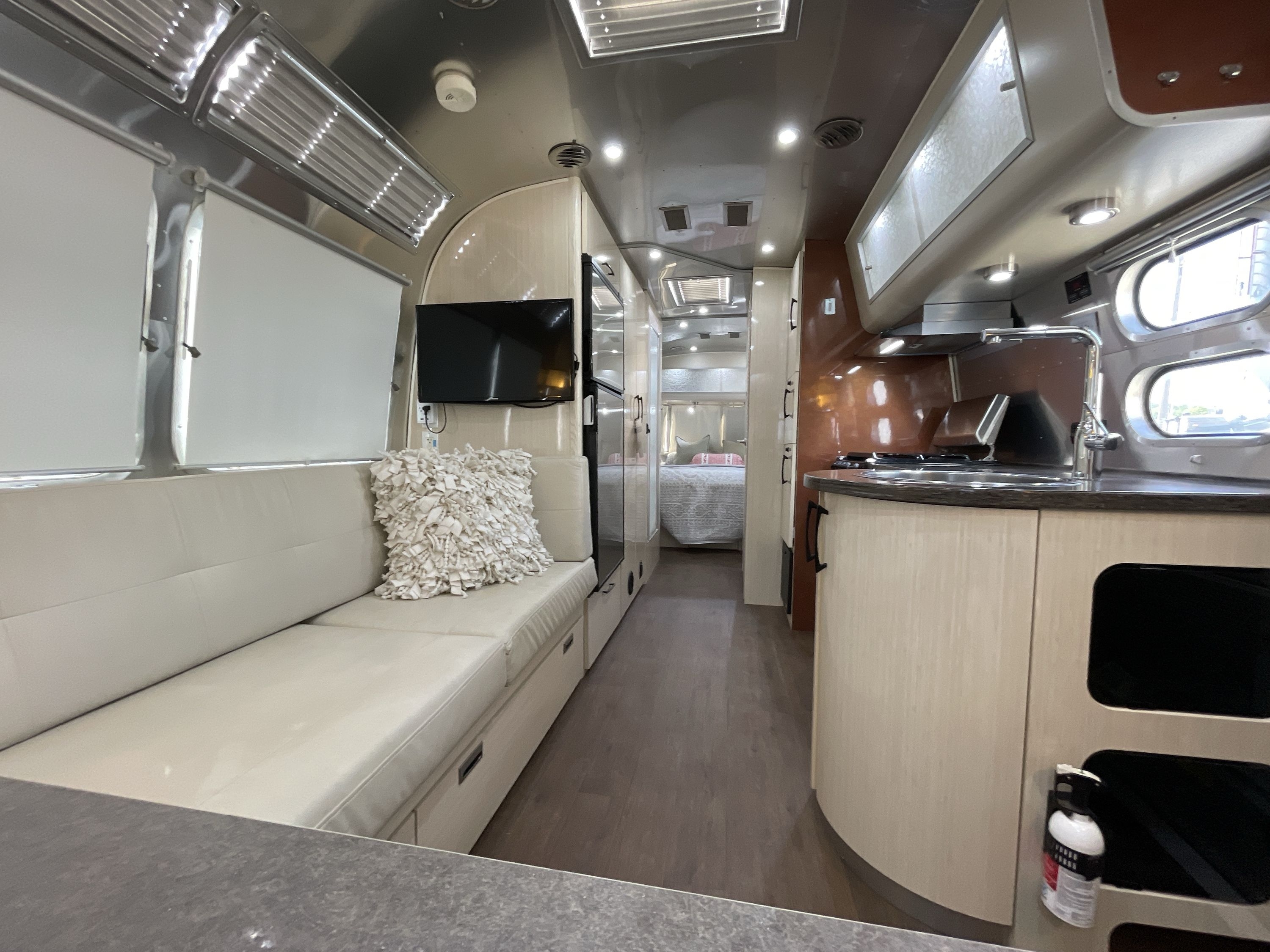 2017 Airstream INTERNATIONAL SERENITY 27FB in grain valley MO