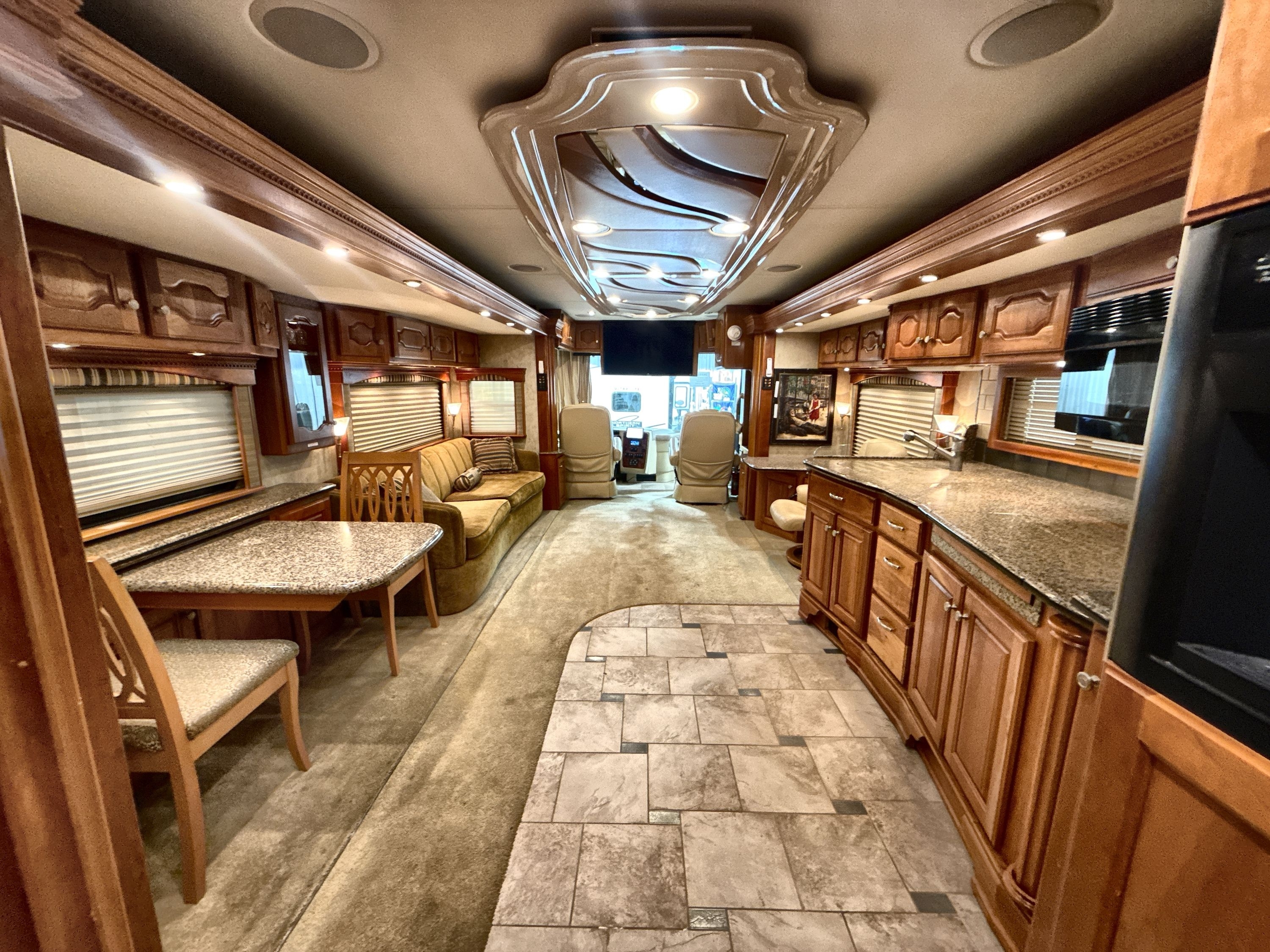2007 Country Coach INTRIGUE 530 OVATION II 400 QUAD SLIDE OVATION II (QUAD SLIDE) in wauconda IL