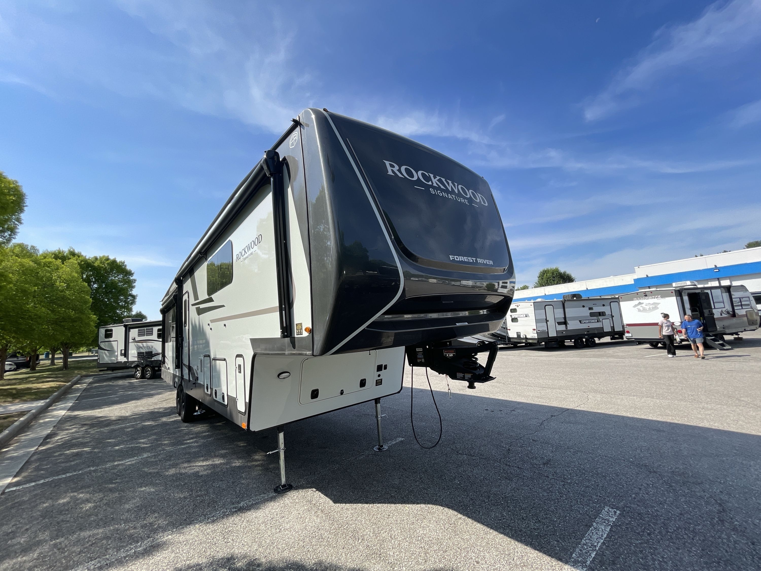 2027 Forest River ROCKWOOD SIGNATURE 401SFB in roanoke VA
