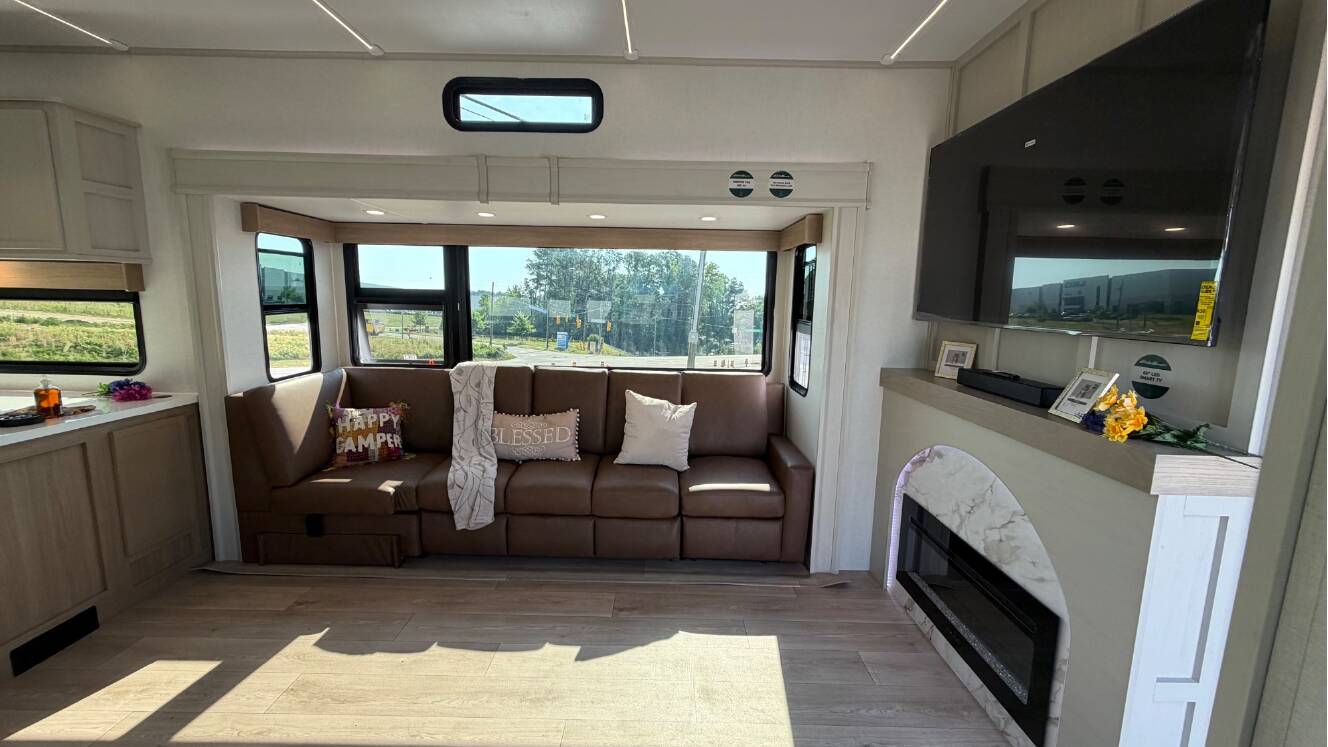 A photo of this 2027 Dutchmen EDDIE BAUER SUMMIT 3511RK