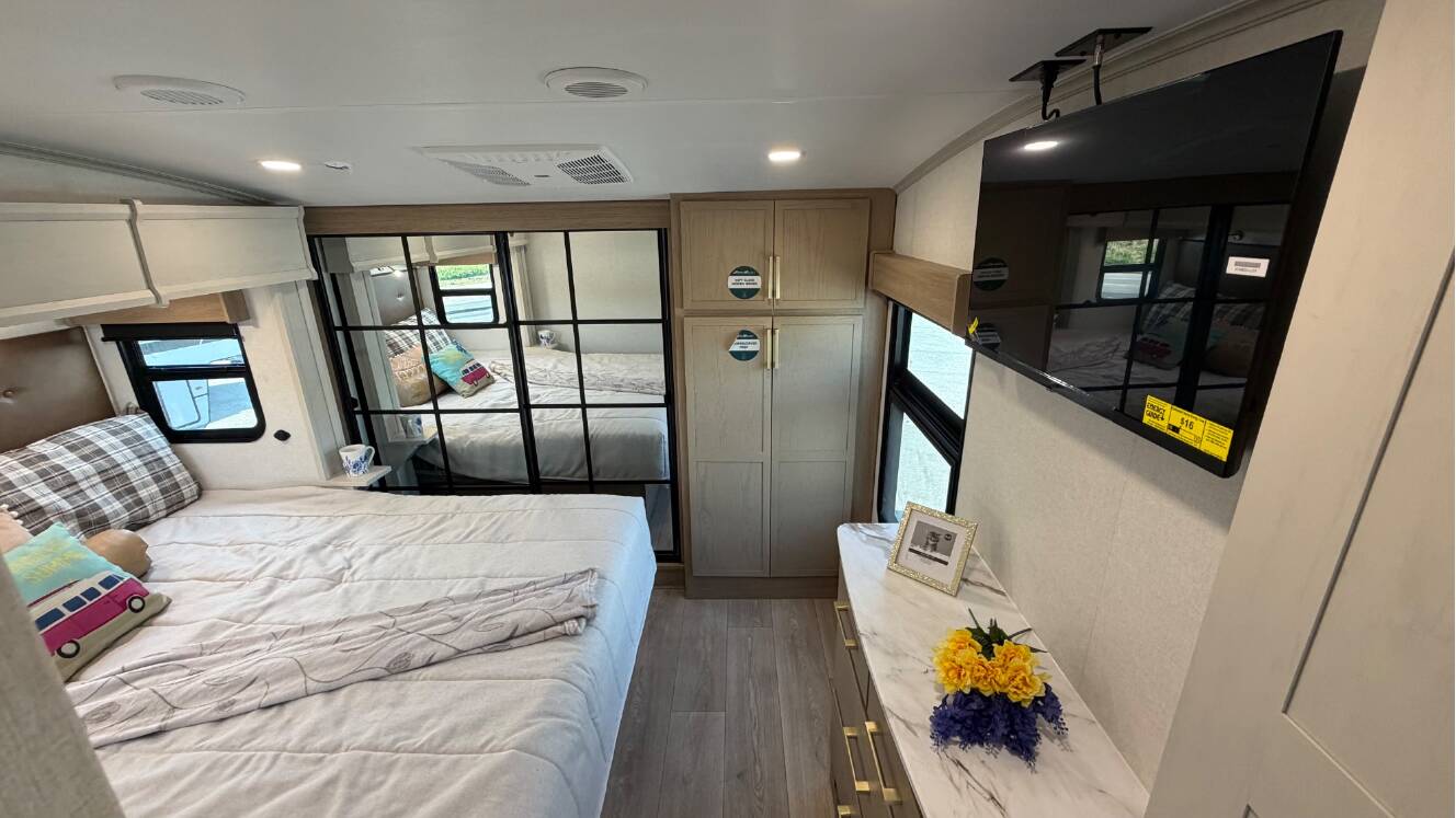 A photo of this 2027 Dutchmen EDDIE BAUER SUMMIT 3511RK