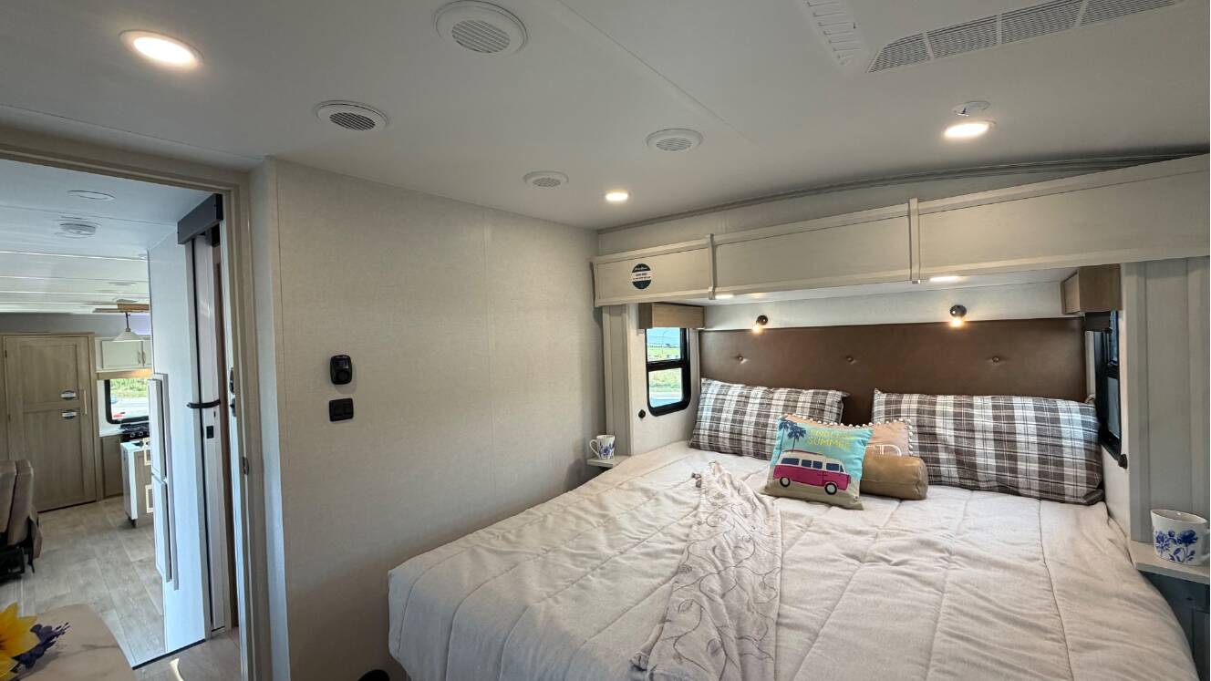 A photo of this 2027 Dutchmen EDDIE BAUER SUMMIT 3511RK
