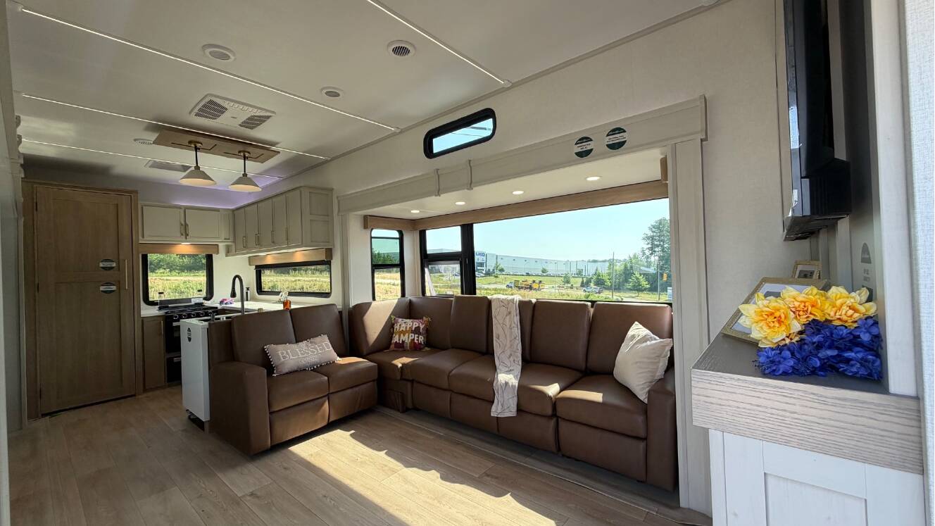 A photo of this 2027 Dutchmen EDDIE BAUER SUMMIT 3511RK