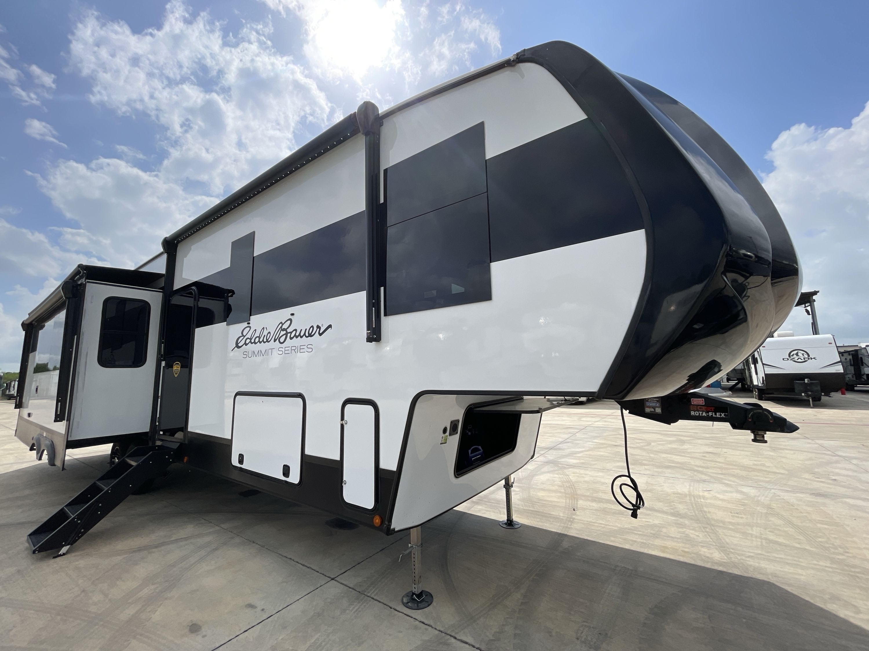 2027 Dutchmen EDDIE BAUER SUMMIT 3511RK in new braunfels TX