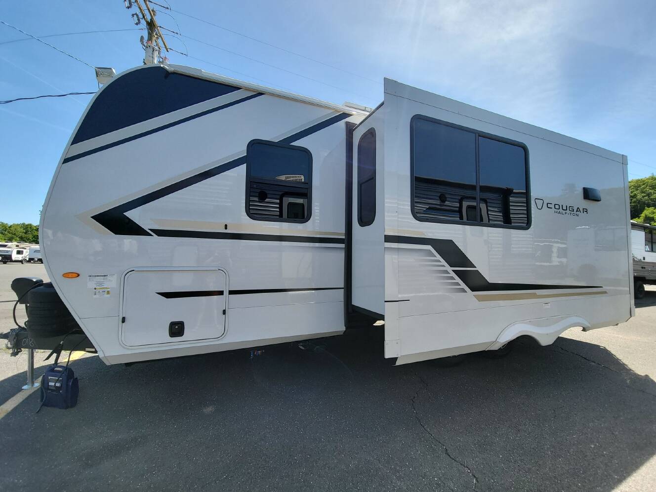 A photo of this 2027 Keystone COUGAR 22MLS