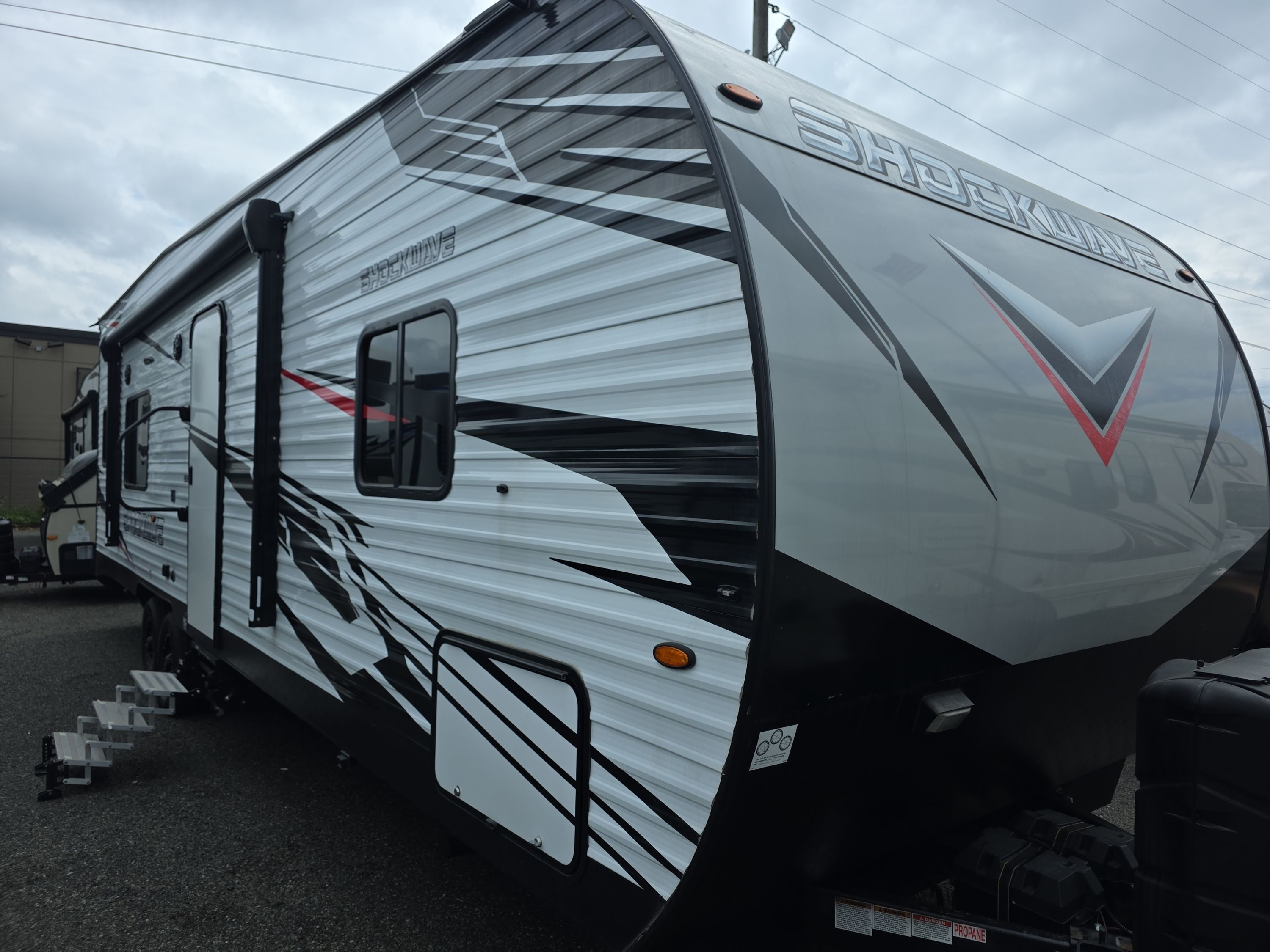 2022 Forest River SHOCKWAVE 27RQMX in fife WA
