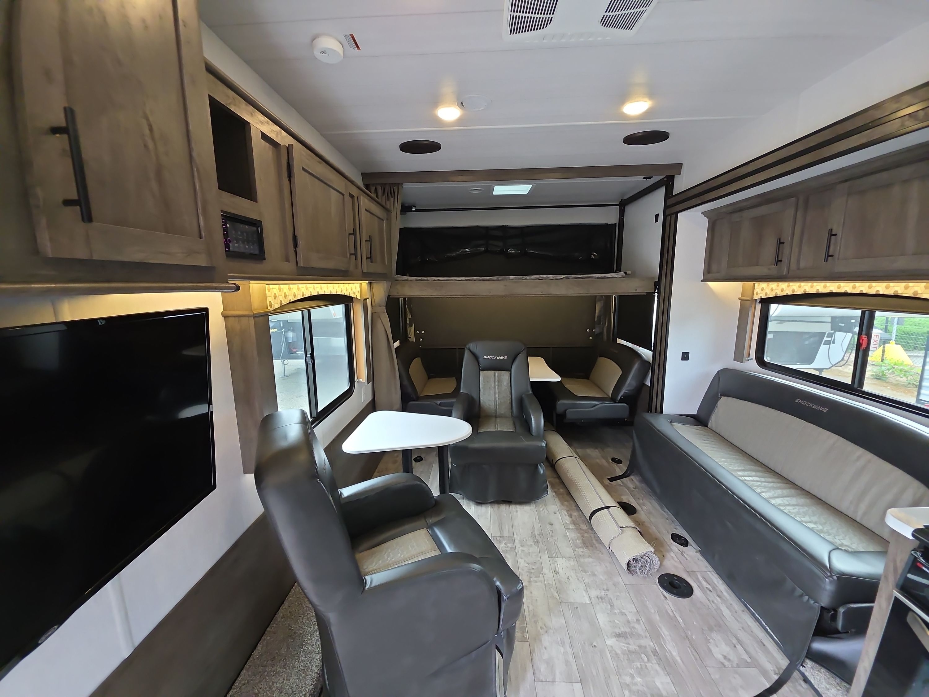 2022 Forest River SHOCKWAVE 27RQMX in fife WA