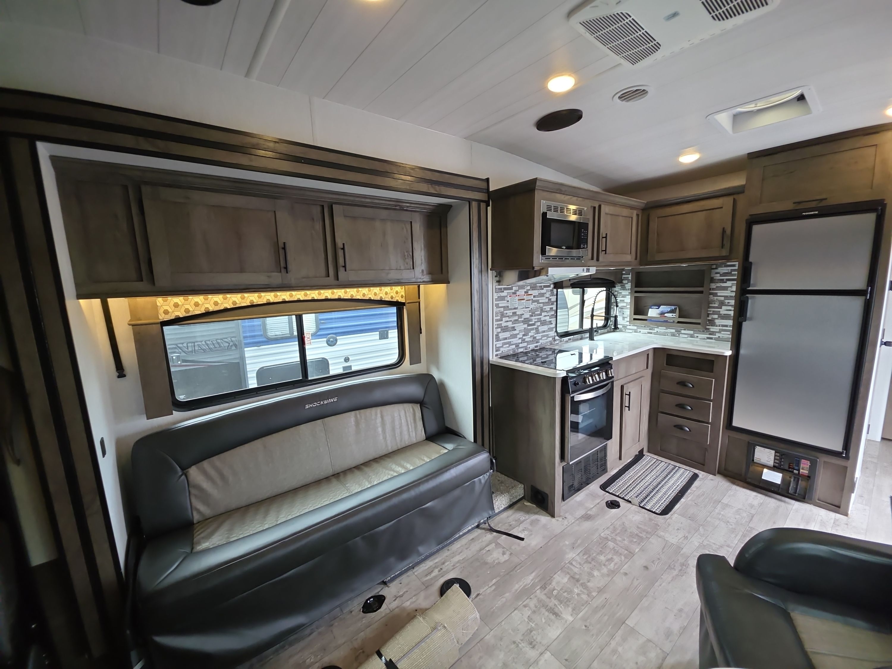 2022 Forest River SHOCKWAVE 27RQMX in fife WA