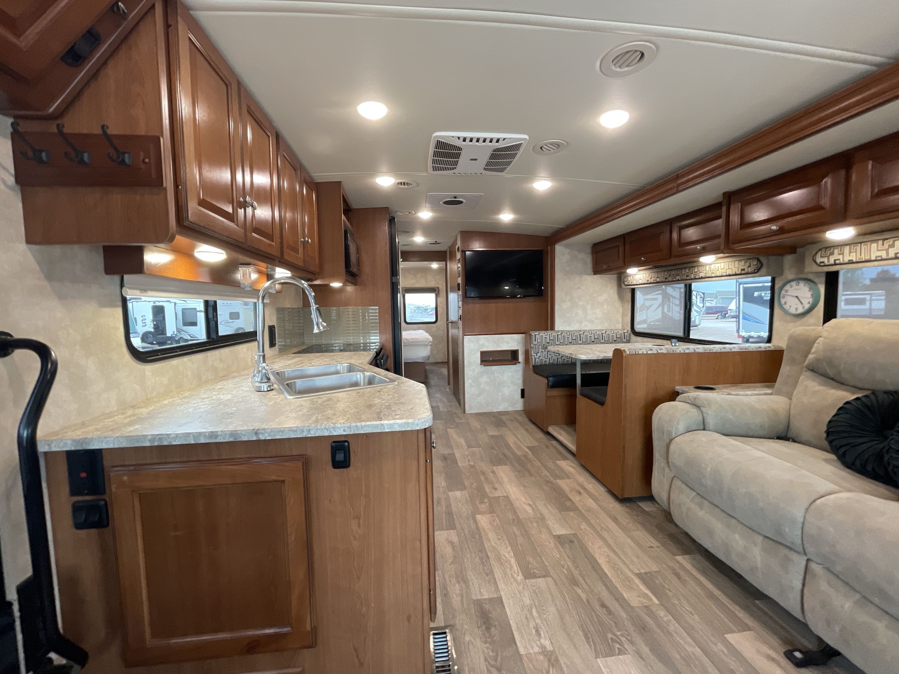2019 Winnebago VISTA 32YE in summerset SD