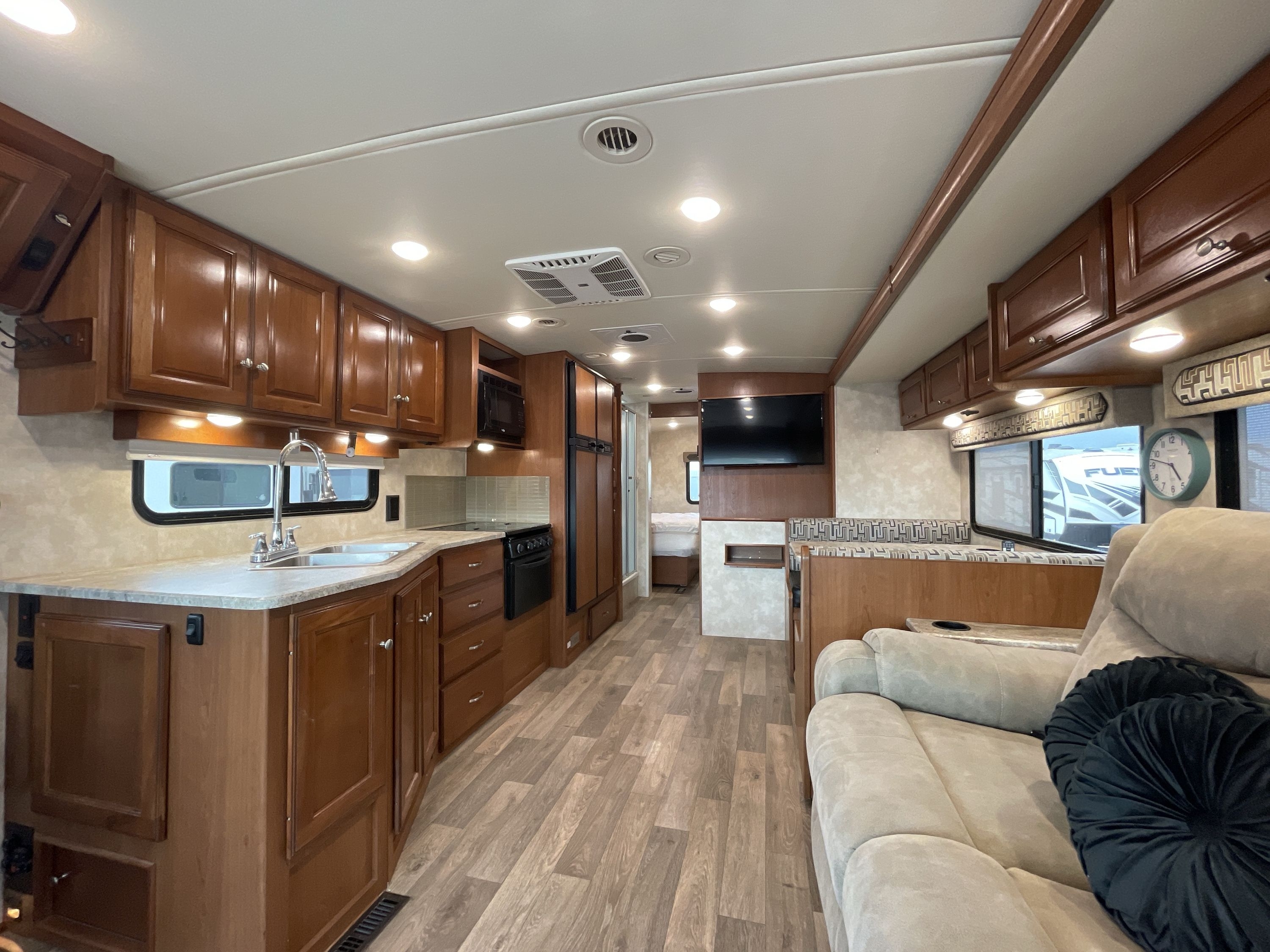 2019 Winnebago VISTA 32YE in summerset SD