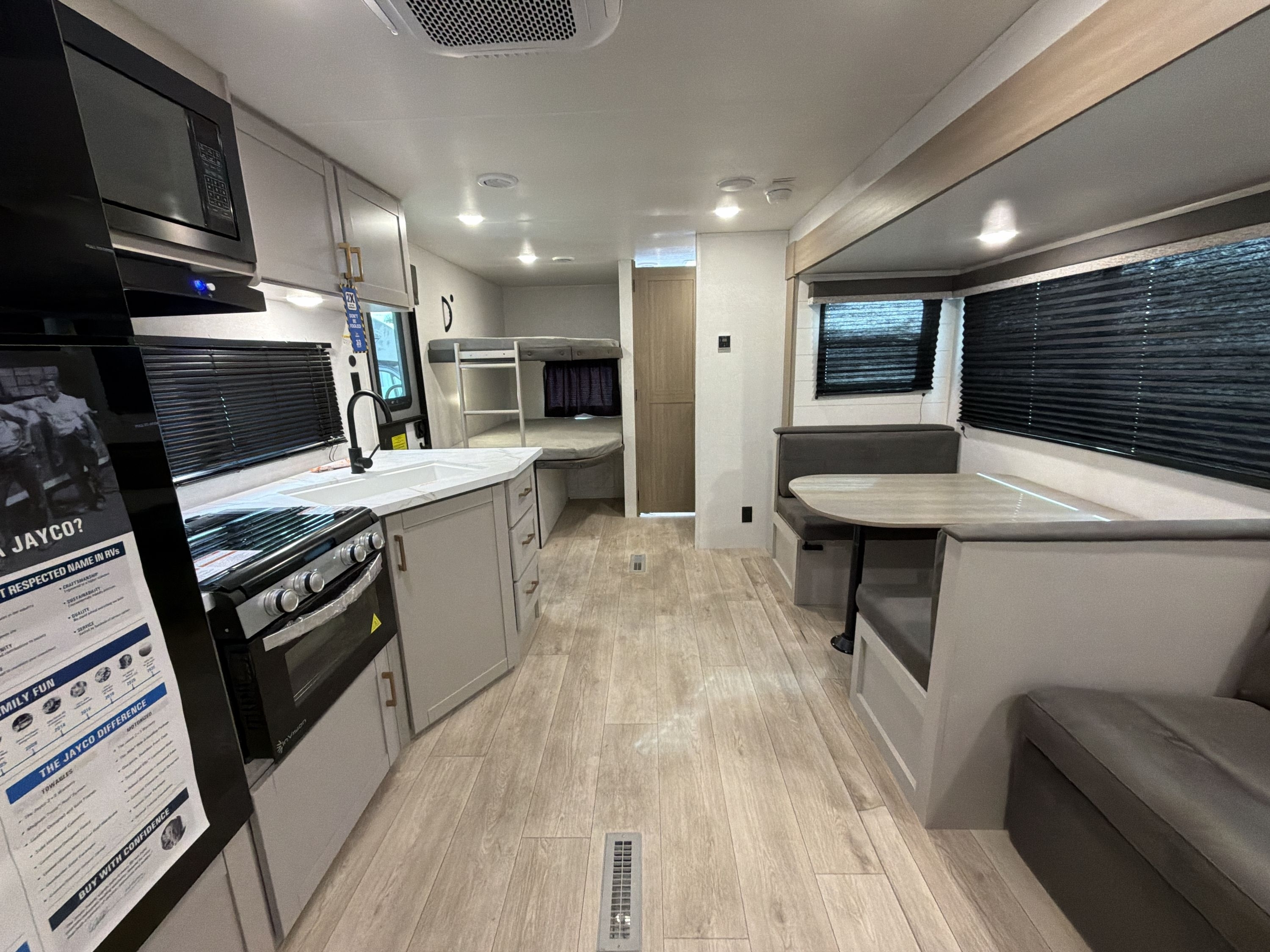 2027 Jayco JAY FLIGHT 263BHSW in riverside CA