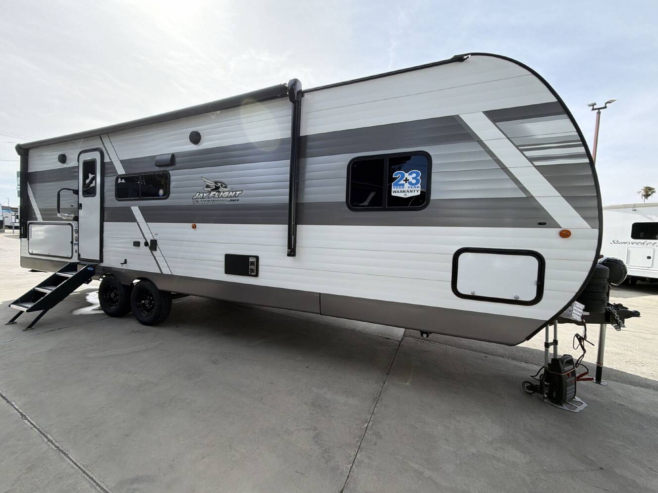 A photo of this 2027 Jayco JAY FLIGHT 263BHSW