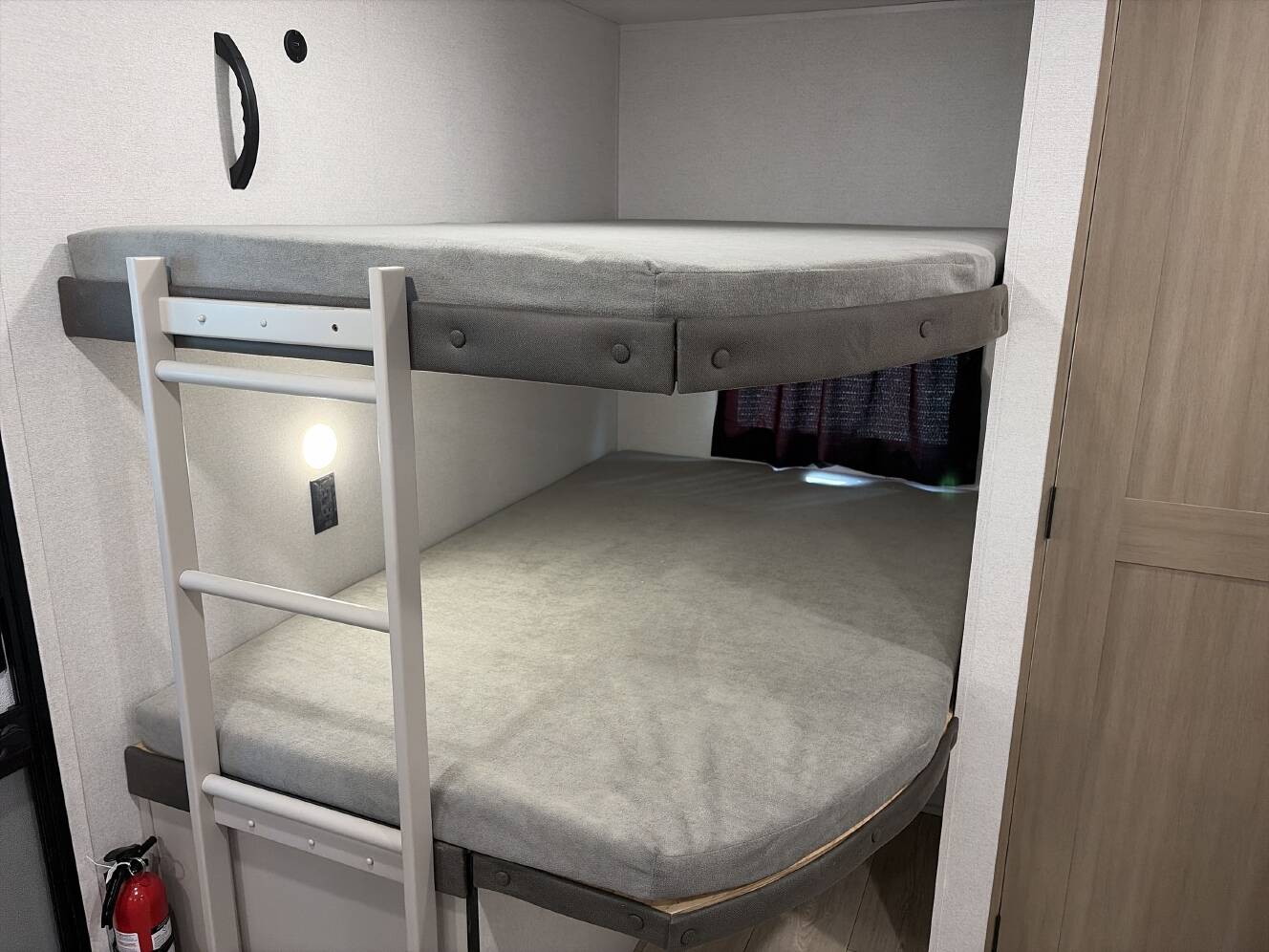 A photo of this 2027 Jayco JAY FLIGHT 263BHSW