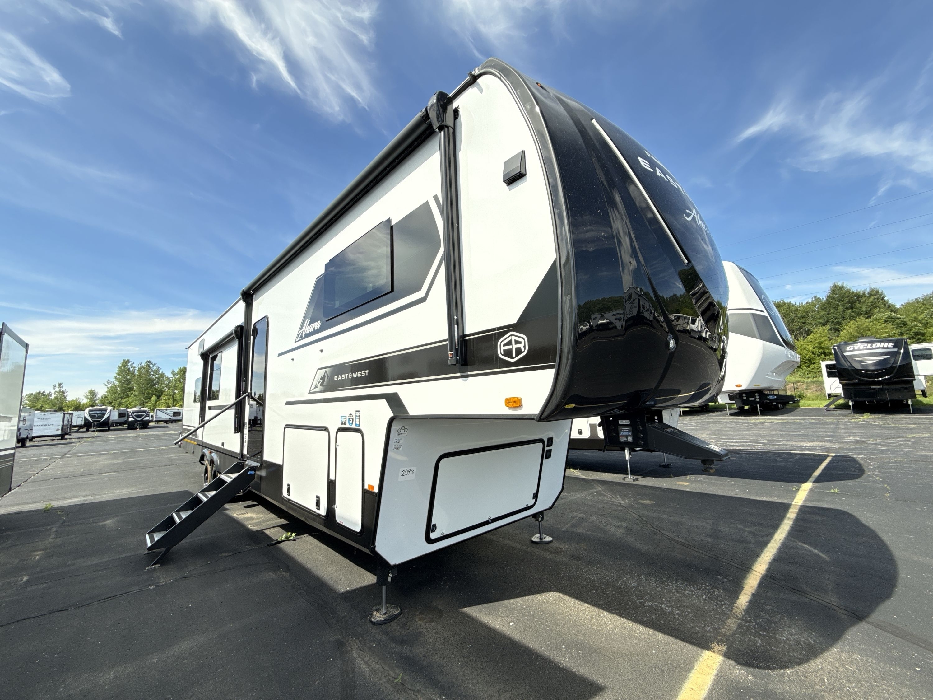2027 East To West AHARA 385DS in birch run MI