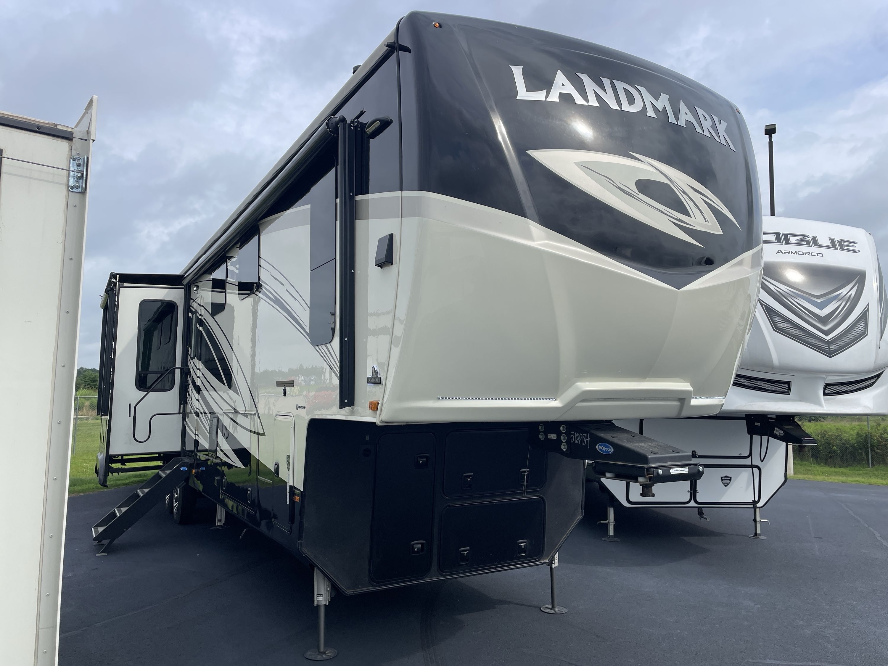 2023 Heartland LANDMARK CHESAPEAKE RV