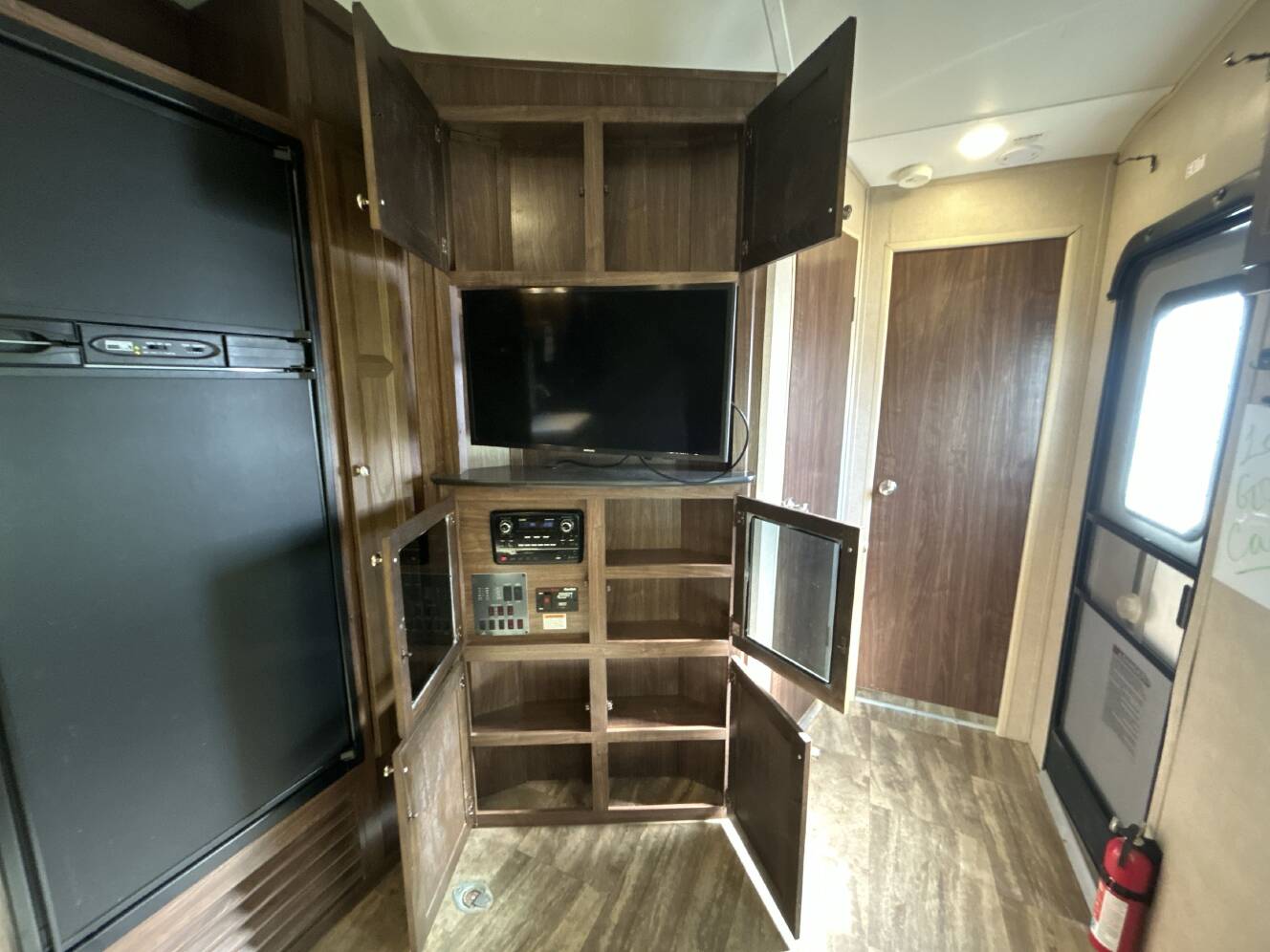 A photo of this 2017 Dutchmen RUBICON 2500