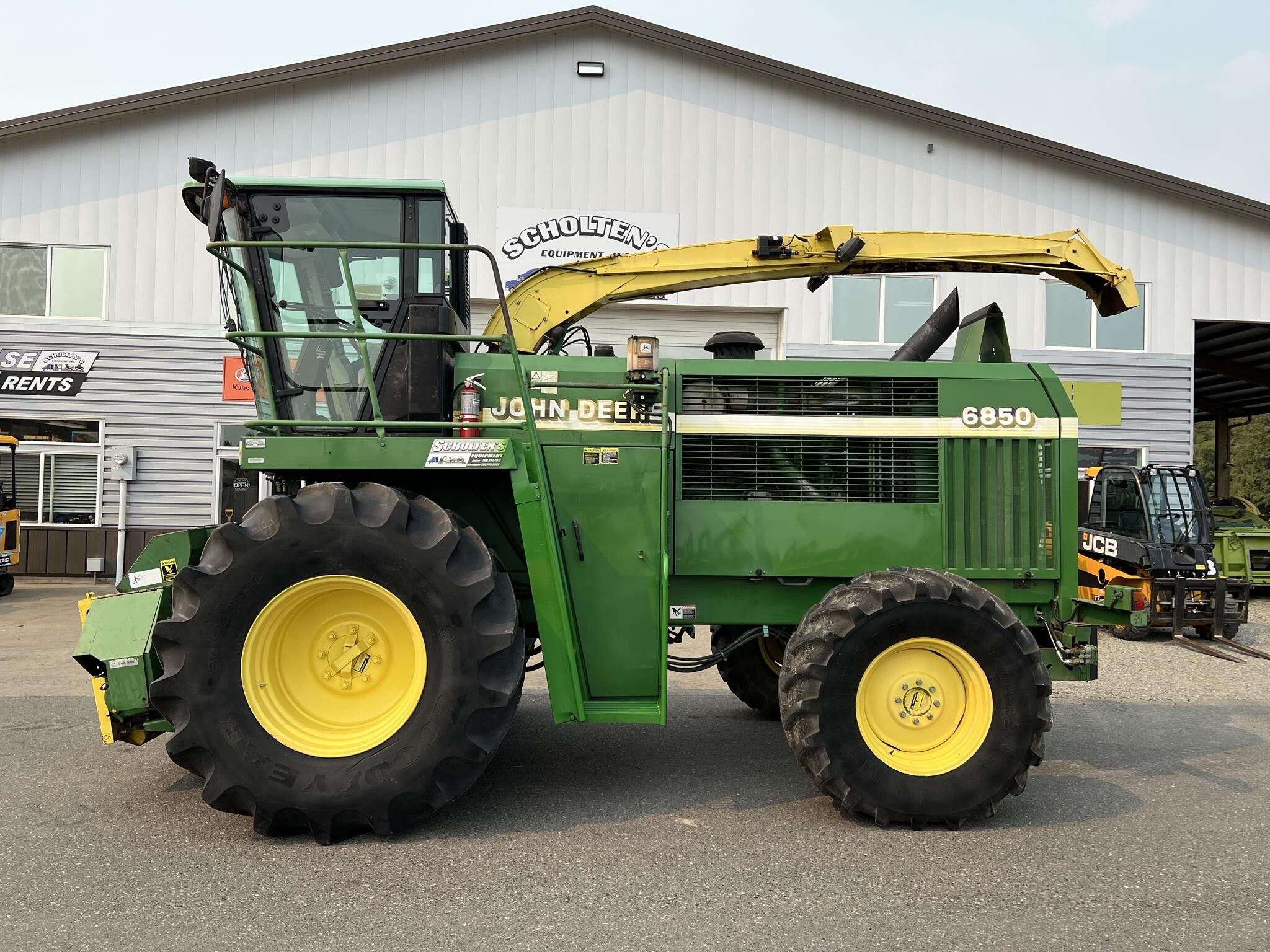 2001 JOHN DEERE 6850 in Lynden, WA