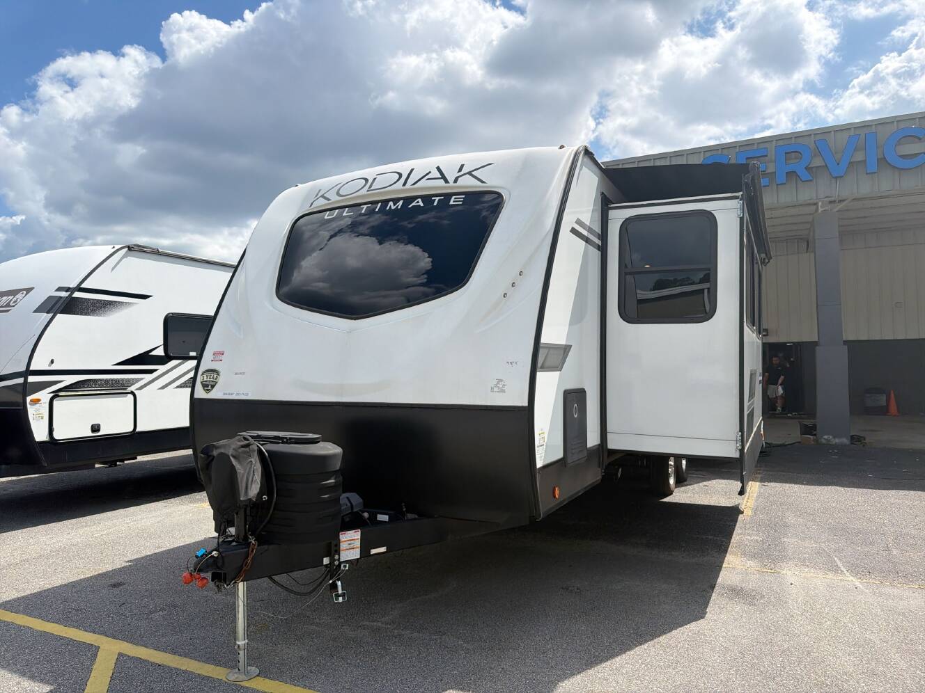 A photo of this 2024 Dutchmen KODIAK ULTIMATE 2921FKDS