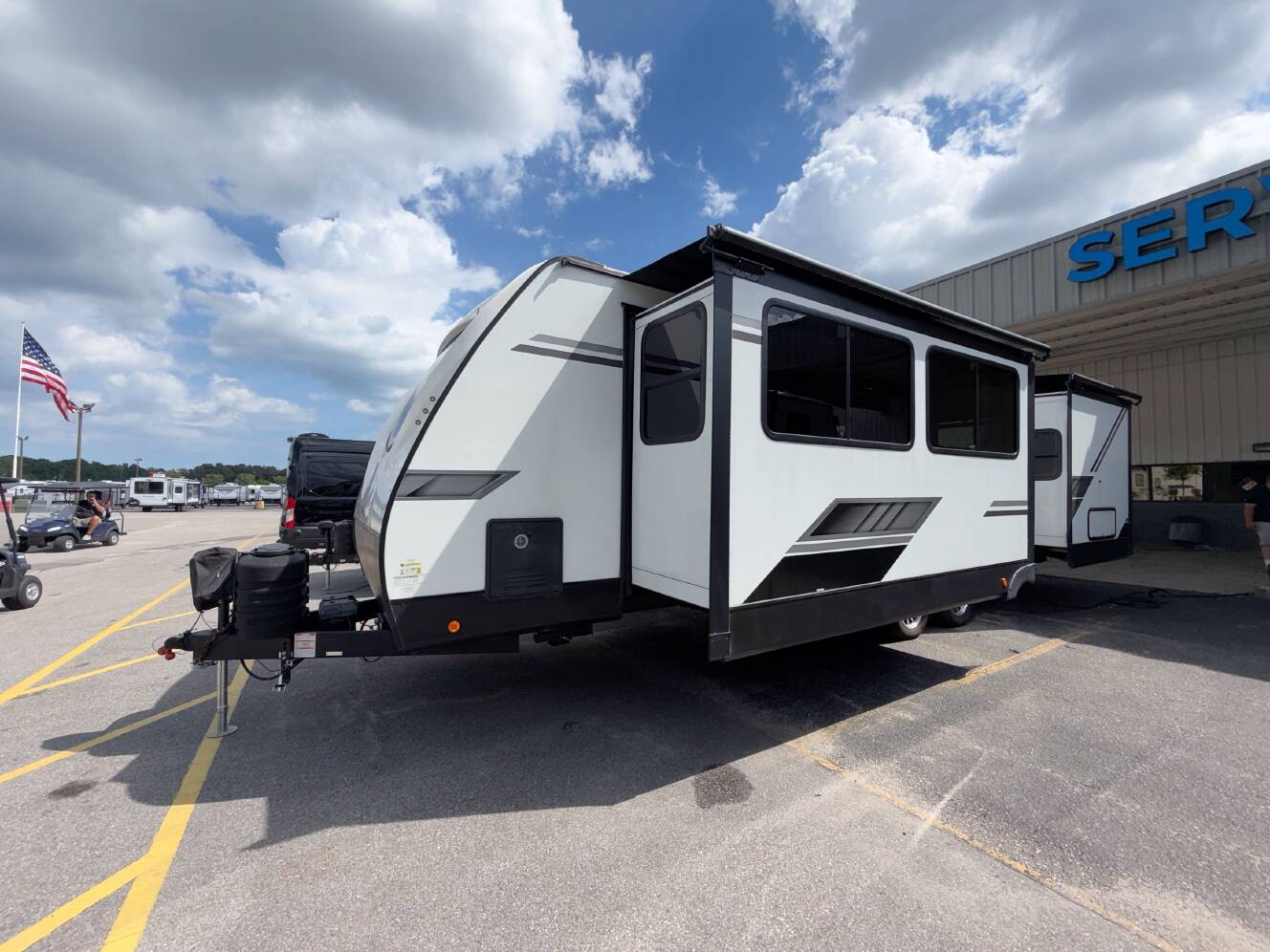 A photo of this 2024 Dutchmen KODIAK ULTIMATE 2921FKDS
