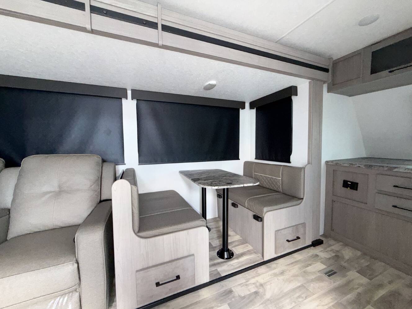 A photo of this 2024 Dutchmen KODIAK ULTIMATE 2921FKDS