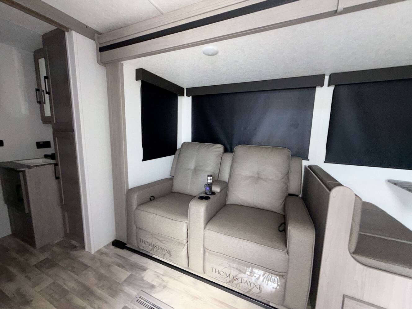 A photo of this 2024 Dutchmen KODIAK ULTIMATE 2921FKDS