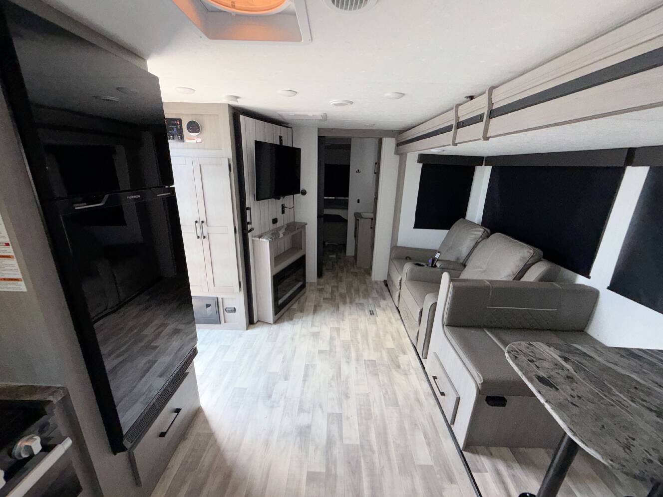 A photo of this 2024 Dutchmen KODIAK ULTIMATE 2921FKDS