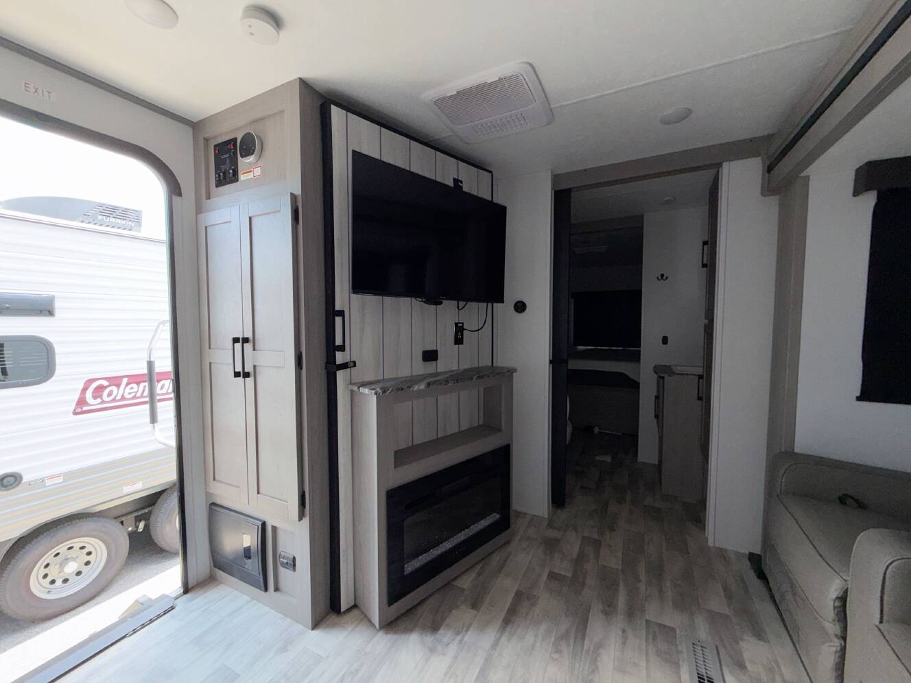 A photo of this 2024 Dutchmen KODIAK ULTIMATE 2921FKDS