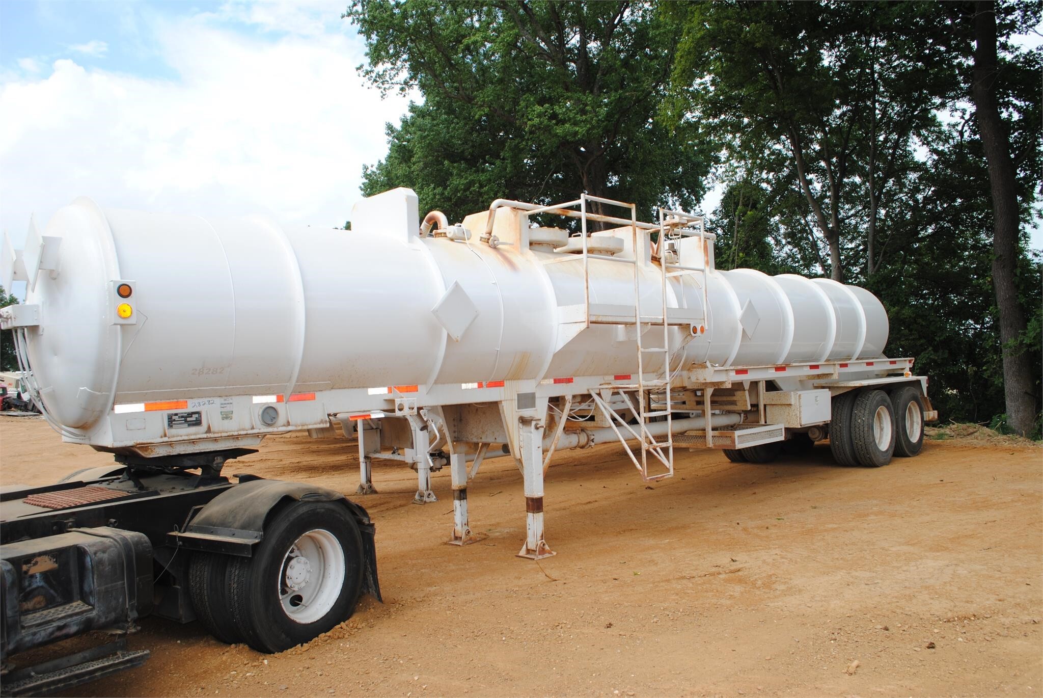 2008 OVERLAND 5000 GALLON in Covington, TN