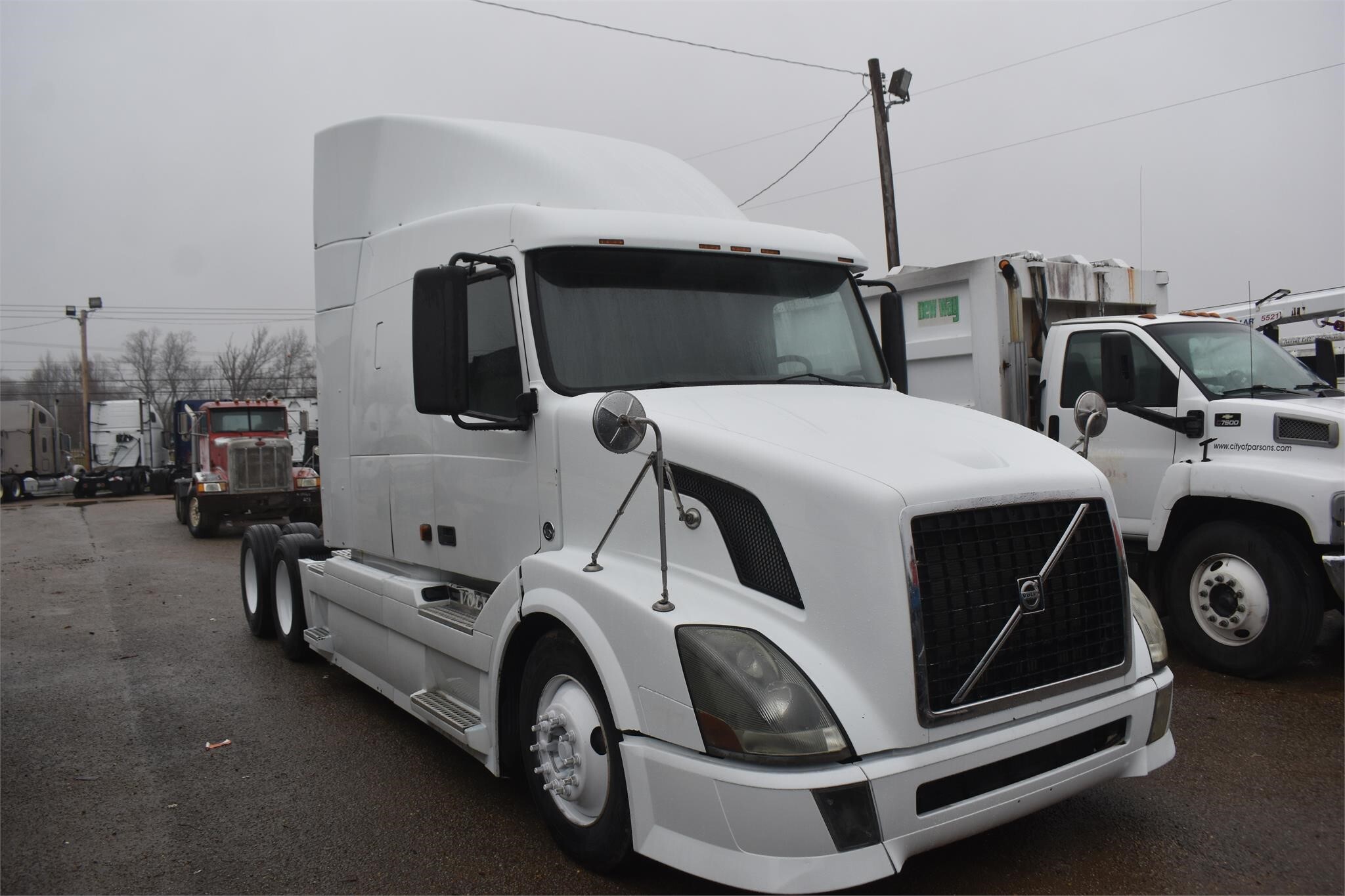 2007 VOLVO VN 630 in Covington, TN