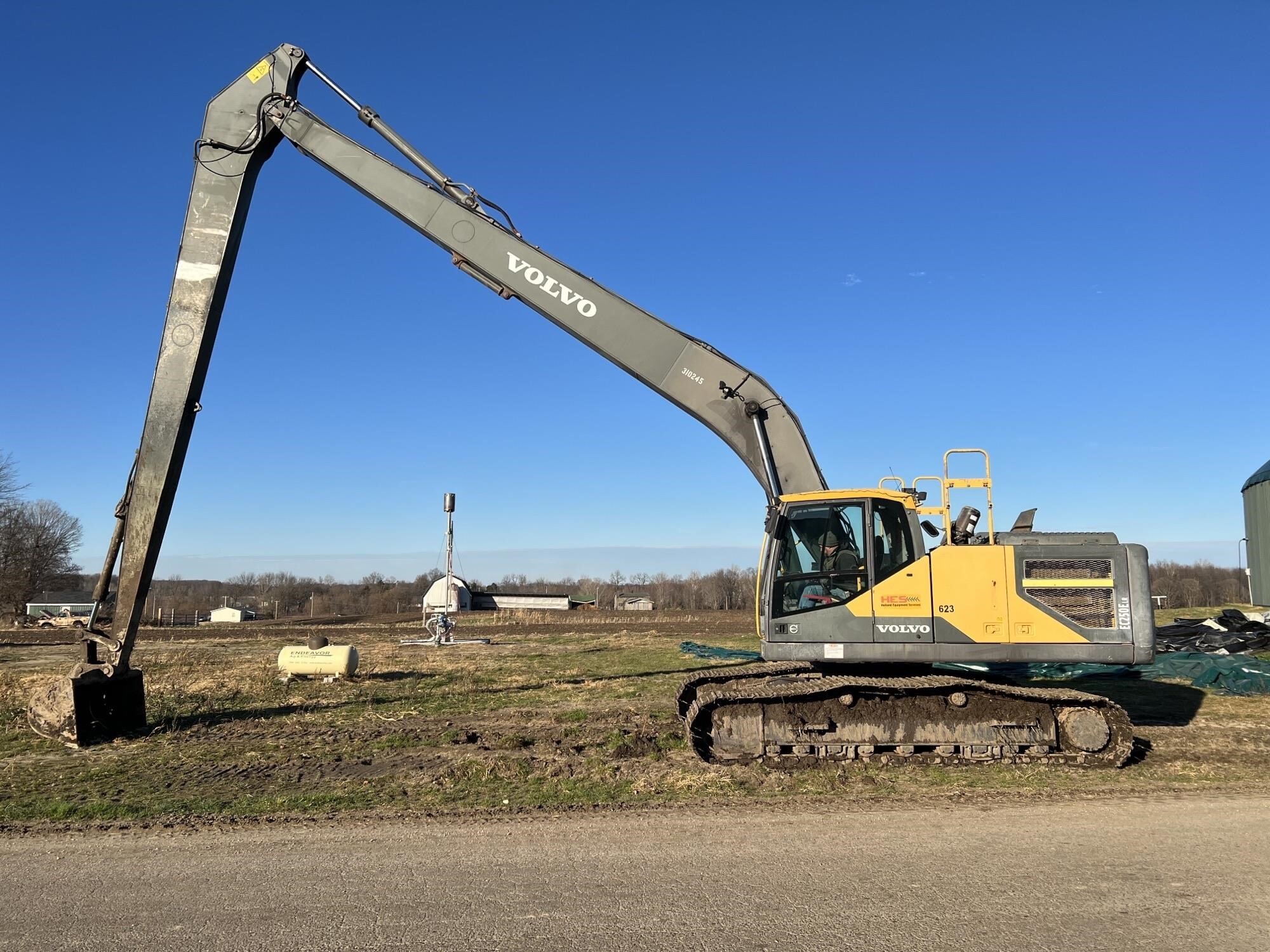 2016 VOLVO EC250E LR in Holland, MI
