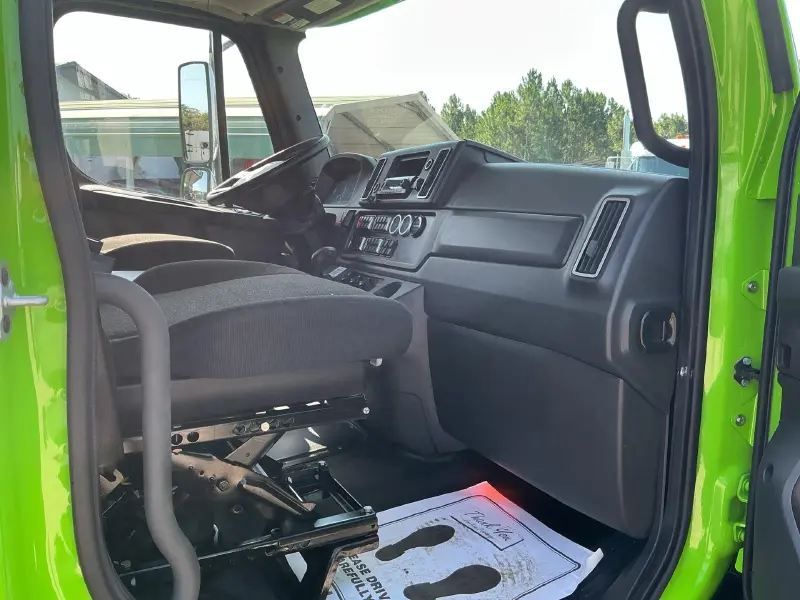 2025 FREIGHTLINER BUSINESS CLASS M2 106