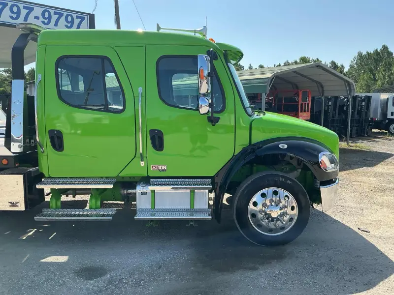 2025 FREIGHTLINER BUSINESS CLASS M2 106