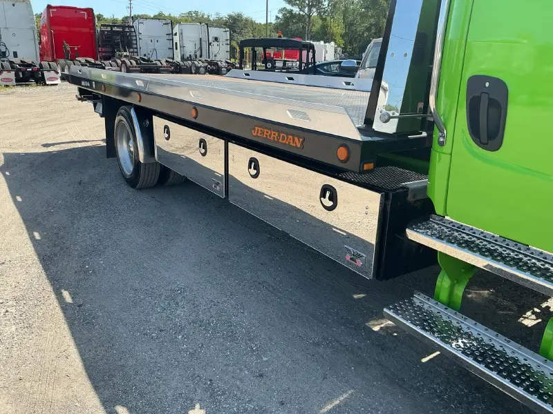 2025 FREIGHTLINER BUSINESS CLASS M2 106