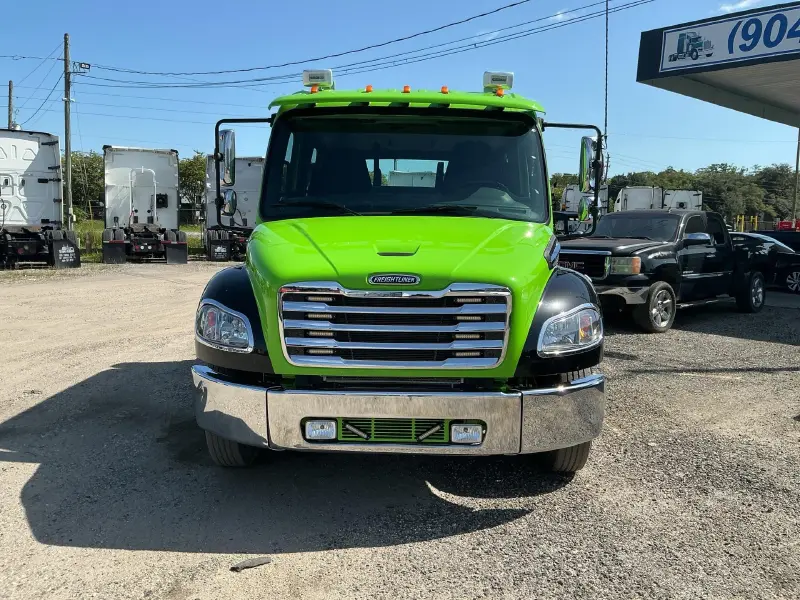 2025 FREIGHTLINER BUSINESS CLASS M2 106