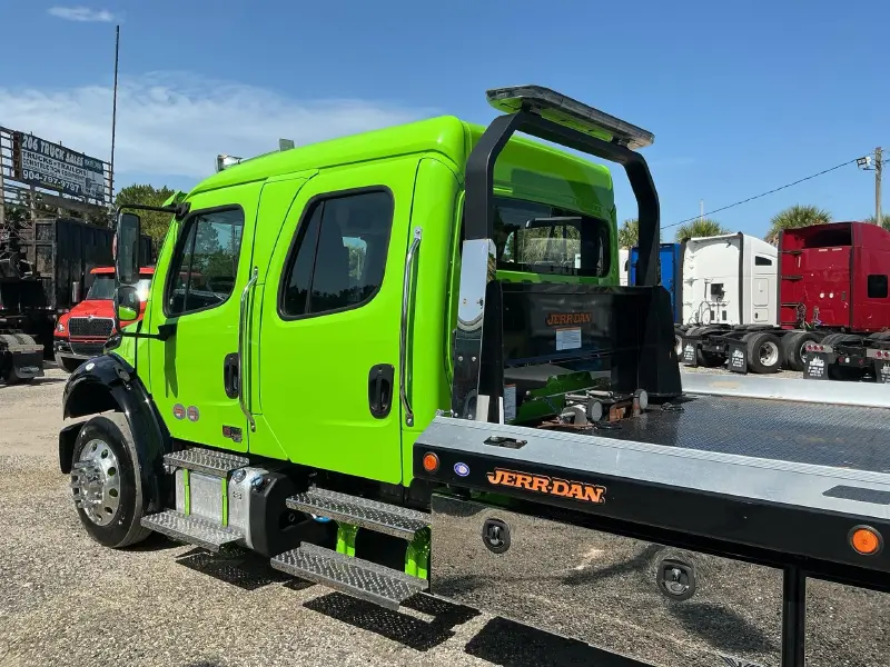 2025 FREIGHTLINER BUSINESS CLASS M2 106