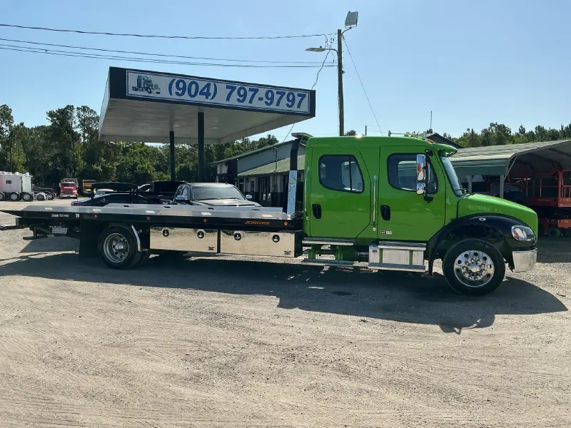 2025 FREIGHTLINER BUSINESS CLASS M2 106