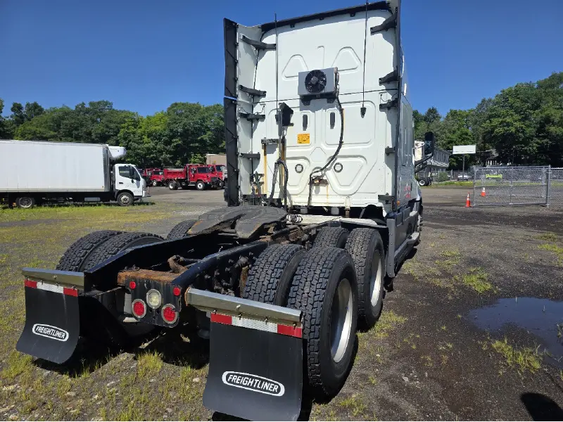 2022 FREIGHTLINER CASCADIA 126