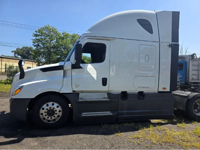 2022 FREIGHTLINER CASCADIA 126