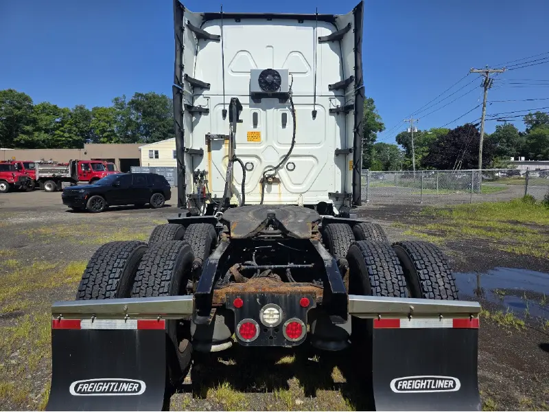 2022 FREIGHTLINER CASCADIA 126
