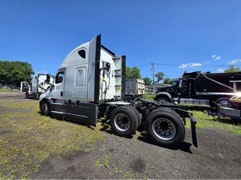 2022 FREIGHTLINER CASCADIA 126
