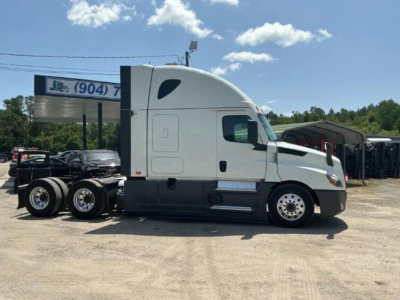 2022 FREIGHTLINER CASCADIA 126